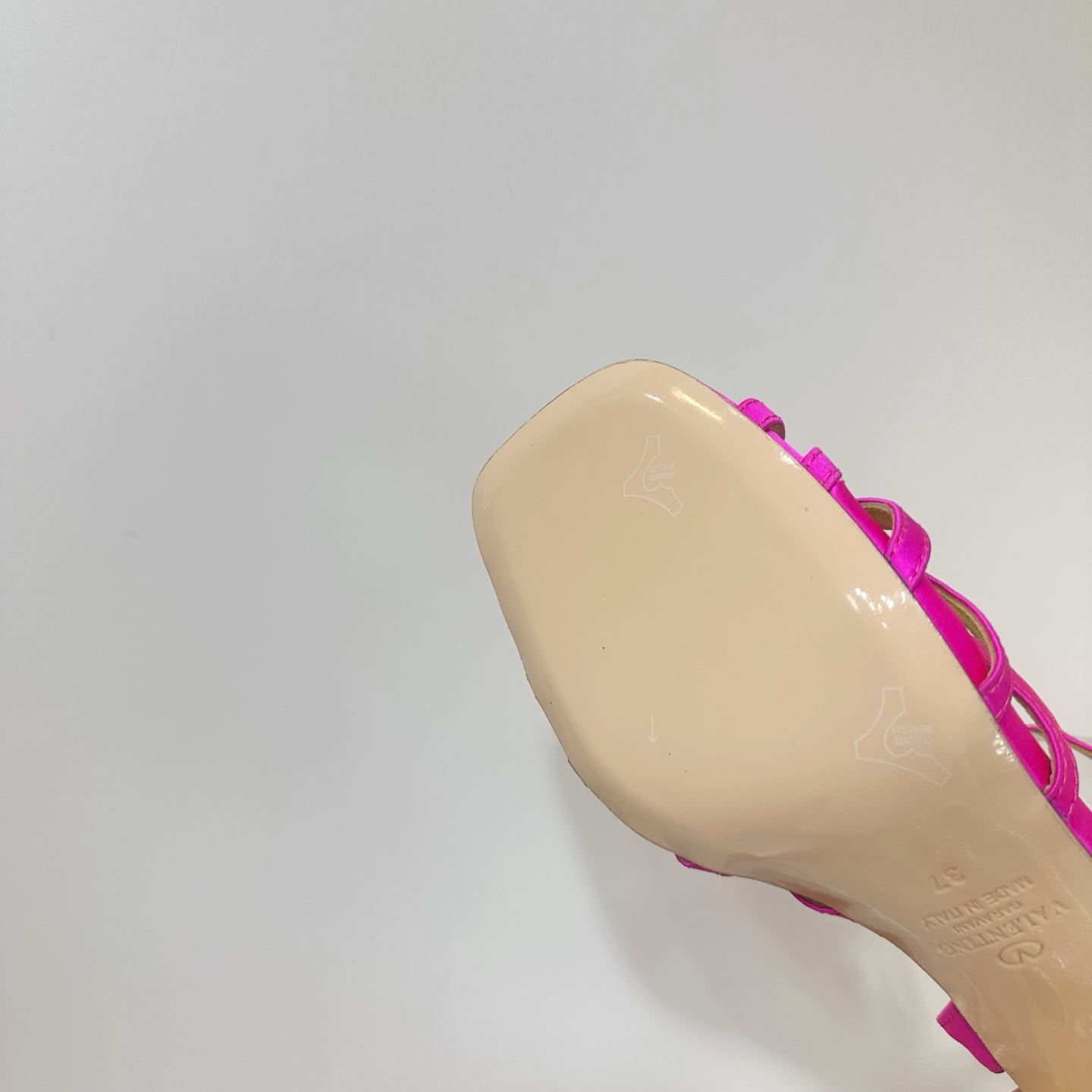 注目される ヴァレンティノ プレシューズ クリスタル サンダル スーパーコピー ローズピンク-4