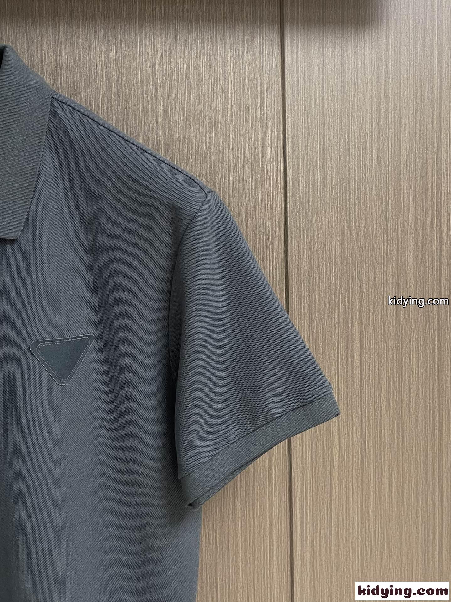 洗練された シンプル プラダ Tシャツ コピー コットンピケ ポロシャツ グレー-2