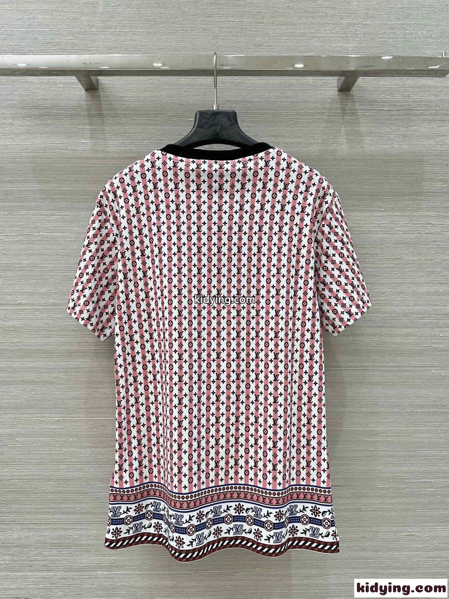 新作 スカーフプリント Tシャツ ルイ・ヴィトン 半袖Tシャツ コピー-4