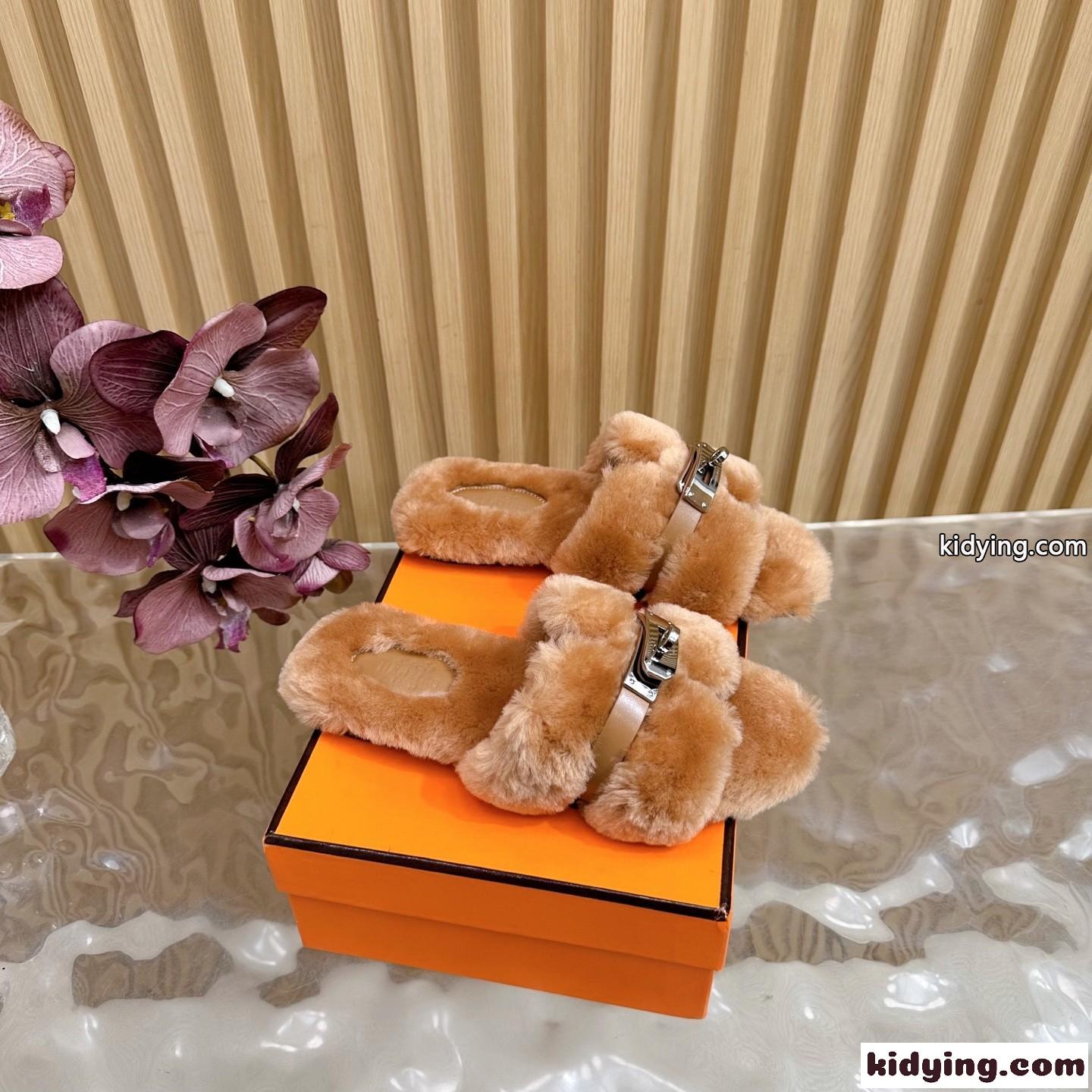 もこもこ感が可愛い♥エルメス スーパーコピー HERMES Giulia サンダル ブラウン-0