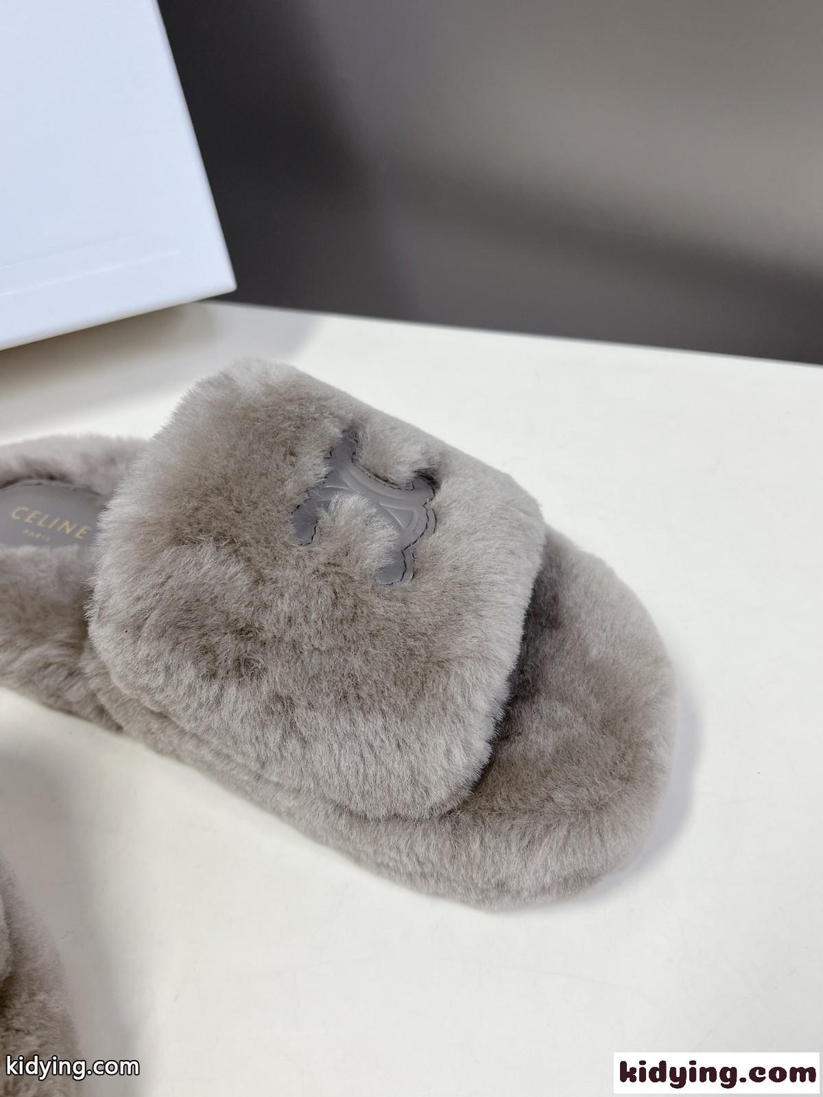 可愛い もこもこ トリオンフ ファー スライド セリーヌ サンダル コピー グレー-4