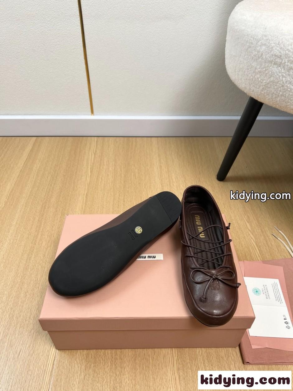 上品 可愛い ナッパレザー バレリーナ ミュウミュウ シューズ コピー ダークブラウン-3
