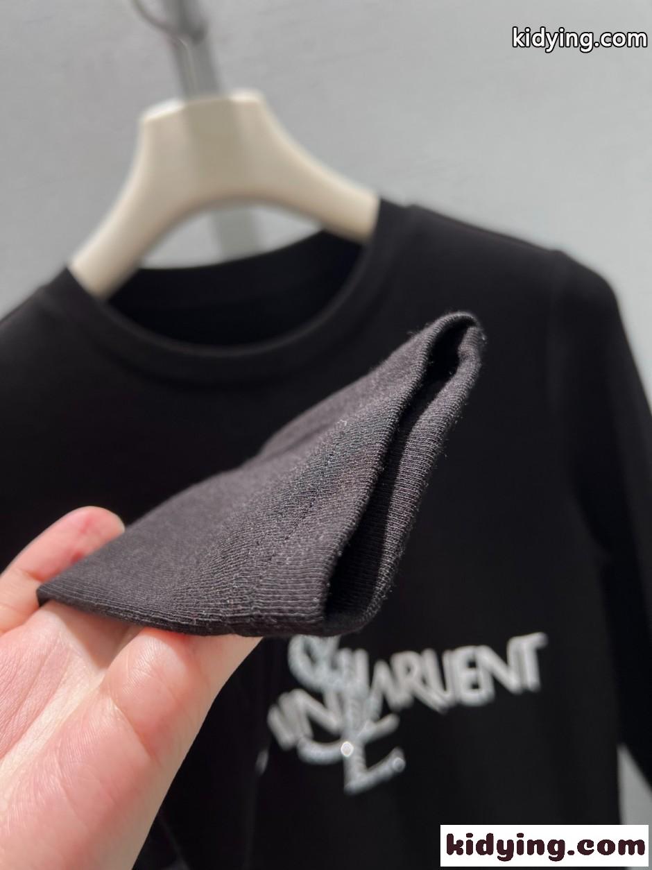 シンプル 合わせやすい ロゴ入り 長袖Tシャツ イヴ・サンローラン Tシャツ 偽物 ブランク-0