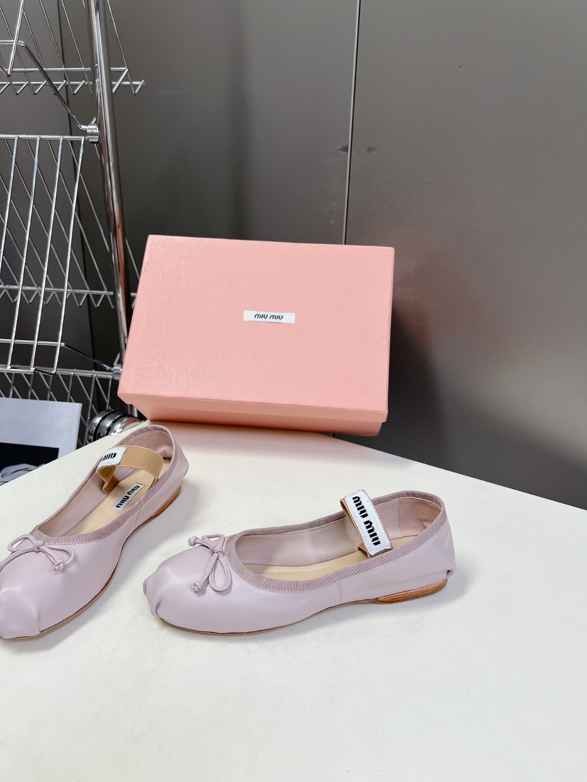 上品 可愛い サテンバレリーナ ミュウミュウ シューズ スーパーコピー パープル-2