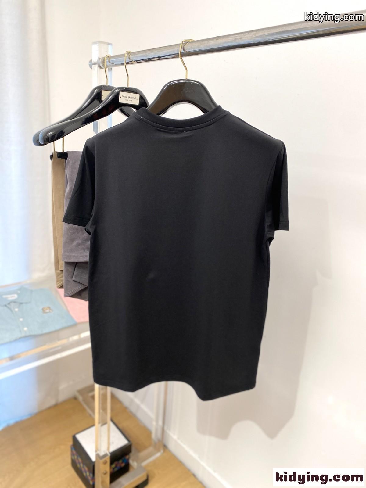 アルマーニ Tシャツ 偽物 ロゴ 洗練された シンプル 半袖Tシャツ ブラック-4
