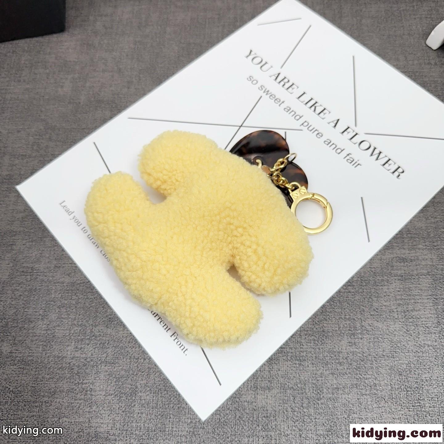 トリオンフ ポンポン キーリング ハート付き セリーヌ キーホルダー コピー イエロー-2