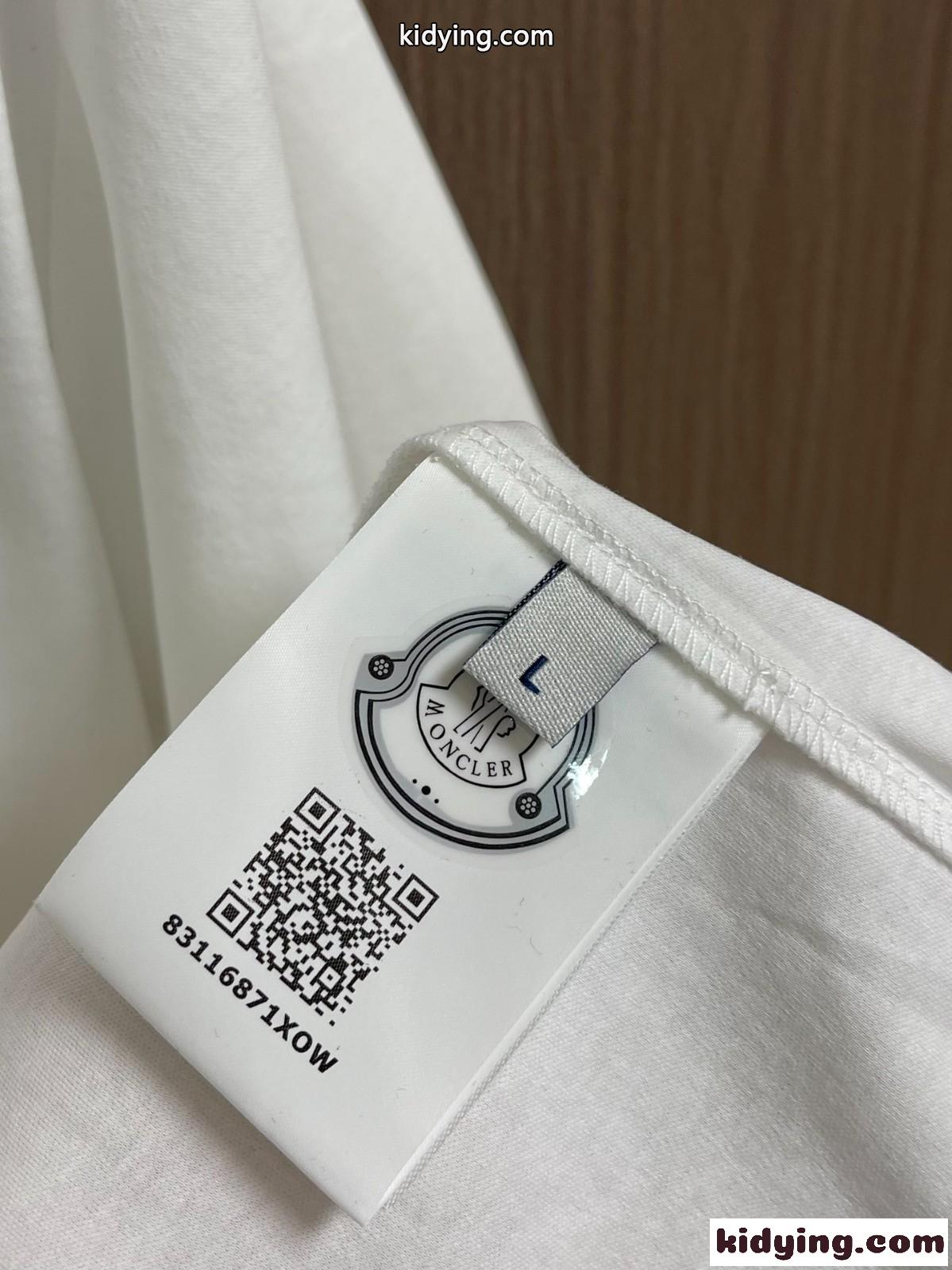 カジュアル ポケット付き 半袖Tシャツ モンクレール Tシャツ スーパーコピー クルーネック-3