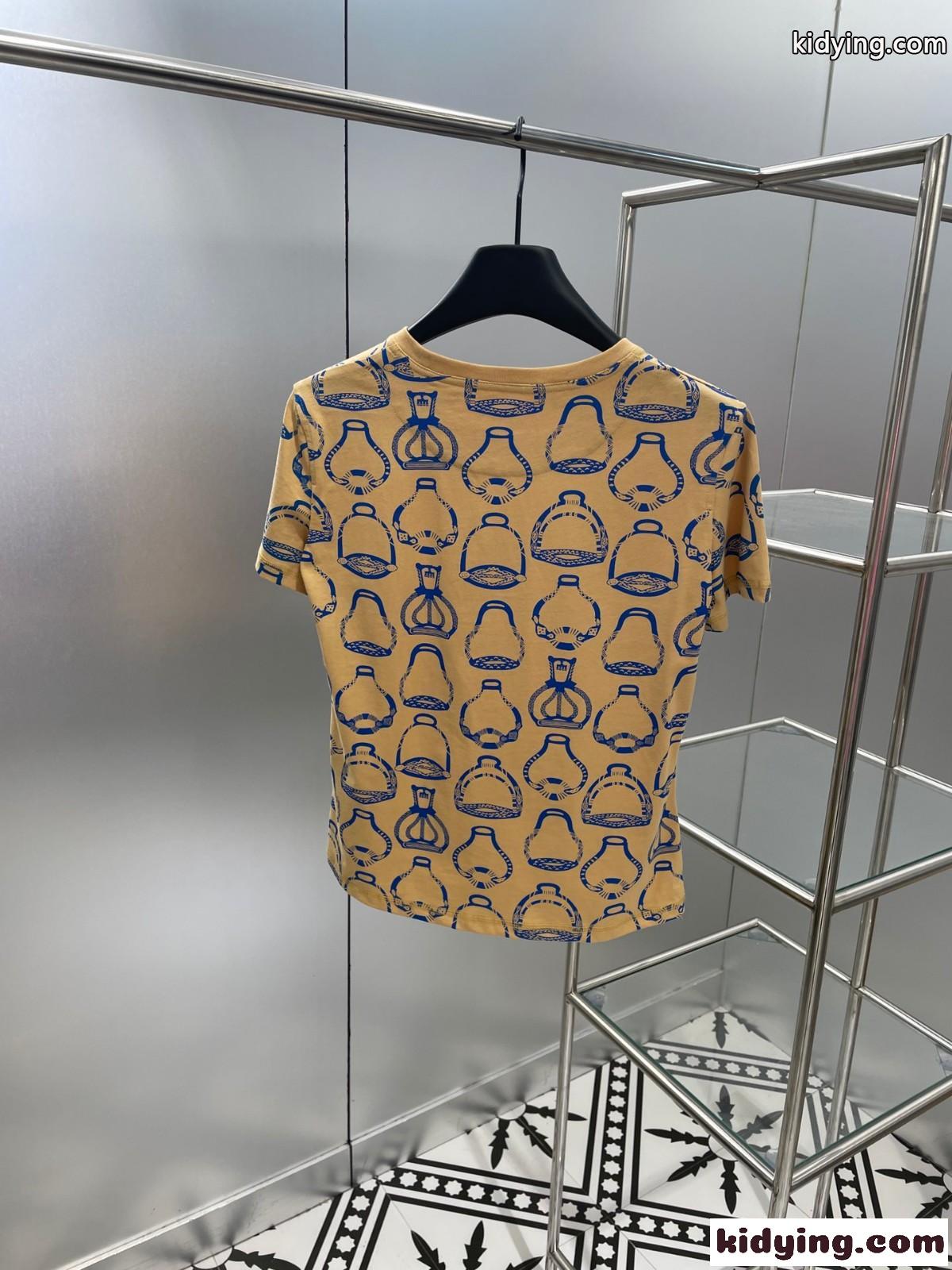 春夏新作 鐙の幻想 プリント スリム 半袖Tシャツ エルメス Tシャツ コピー ベージュ-1