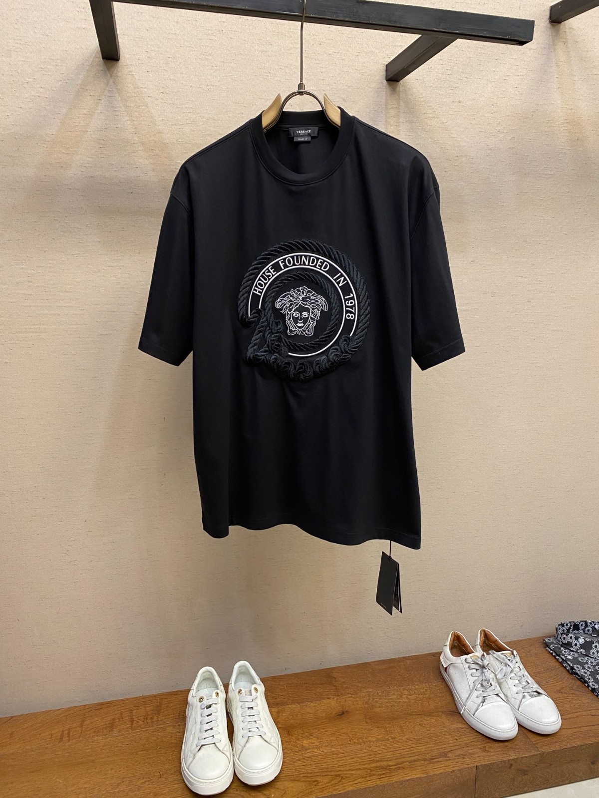 リラックス コットン クルーネック 半袖Tシャツ ヴェルサーチェ Tシャツ コピー ブラック-1