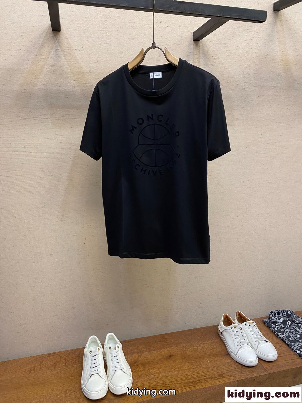 定番 カジュアル ロゴプリント 半袖Tシャツ モンクレール Tシャツ コピー ブラック-1