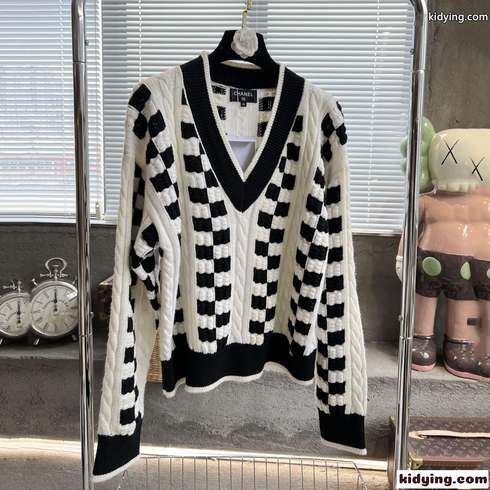 一枚でオシャレ&カジュアル Vネック 配色 シャネル セーター コピー ニット プルオーバー-0