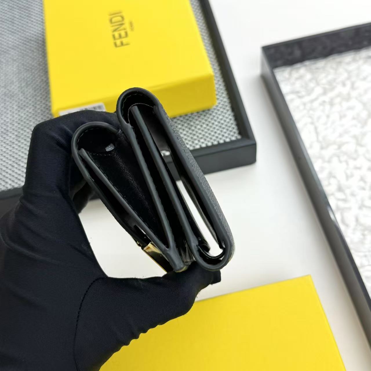 人気 コンパクト 三つ折り財布 フェンディ 財布 スーパーコピー ウォレット ブラック-0