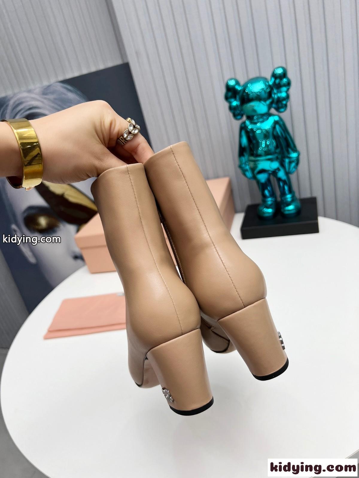 シンプル ロゴ 合わせやすい ミュウミュウ ブーツ コピー レザー ベージュ-3