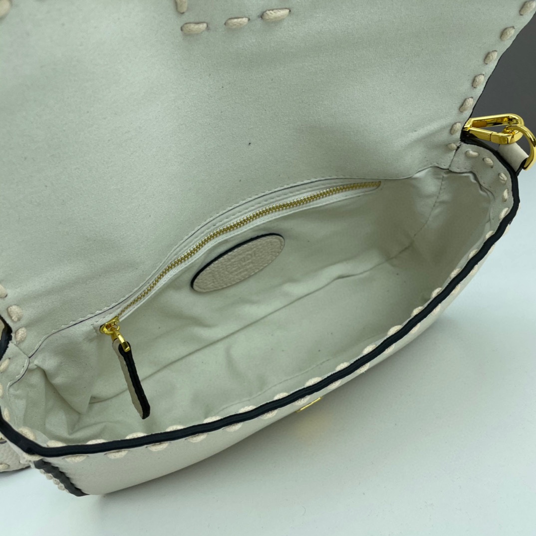 人気 FENDI フェンディ ハンドステッチ ミディアム バゲットバッグ コピー ホワイト-4