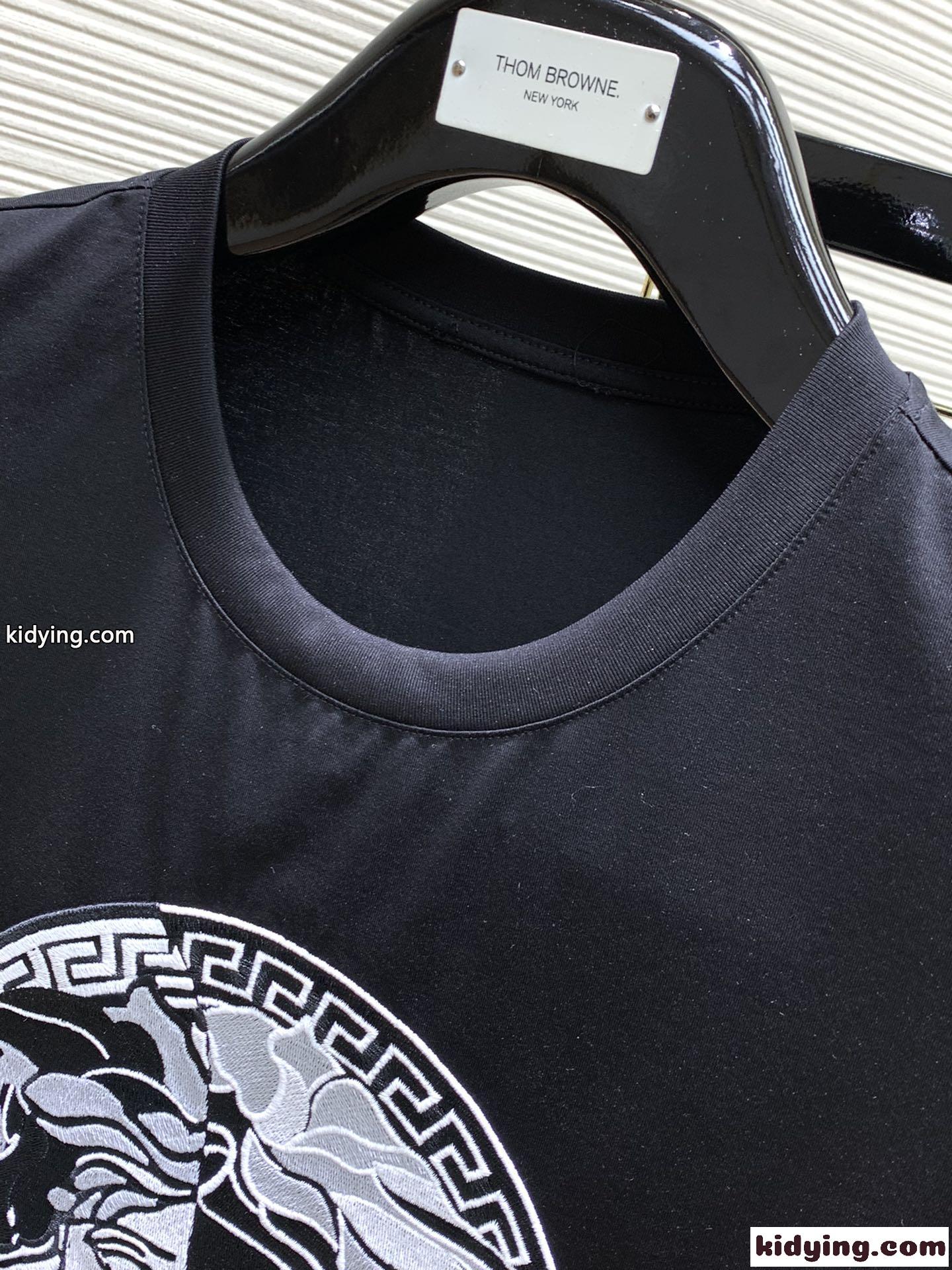 定番 人気 メドゥーサ ロゴ 半袖Tシャツ ヴェルサーチェ Tシャツ コピー メンズ トップス-1