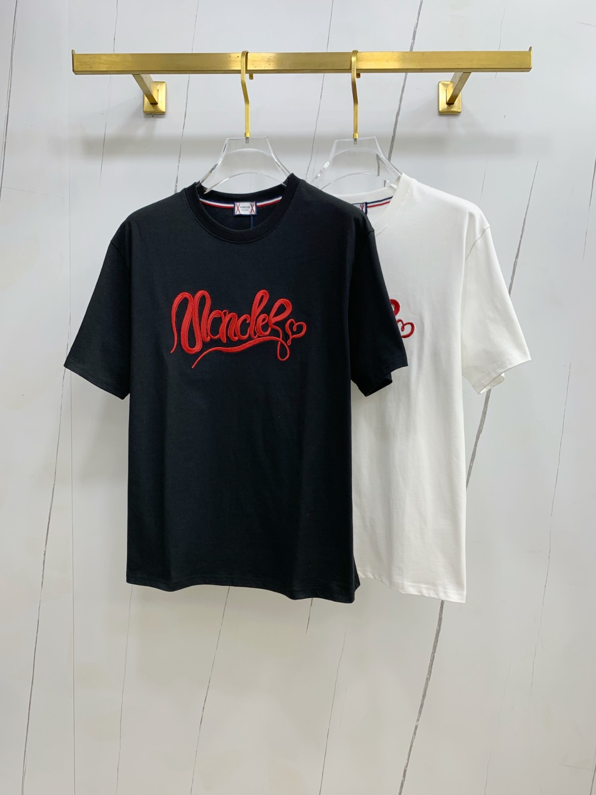 カジュアル お洒落 刺繍入り 半袖Tシャツ モンクレール Tシャツ 偽物 ユニセックス-0