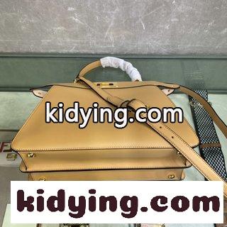 Iconic Peekaboo ISeeU中号手袋 コウジ革の材質 フェンディ バッグ 流行り コピー 両側に古典的なツイストロックが飾られている-4