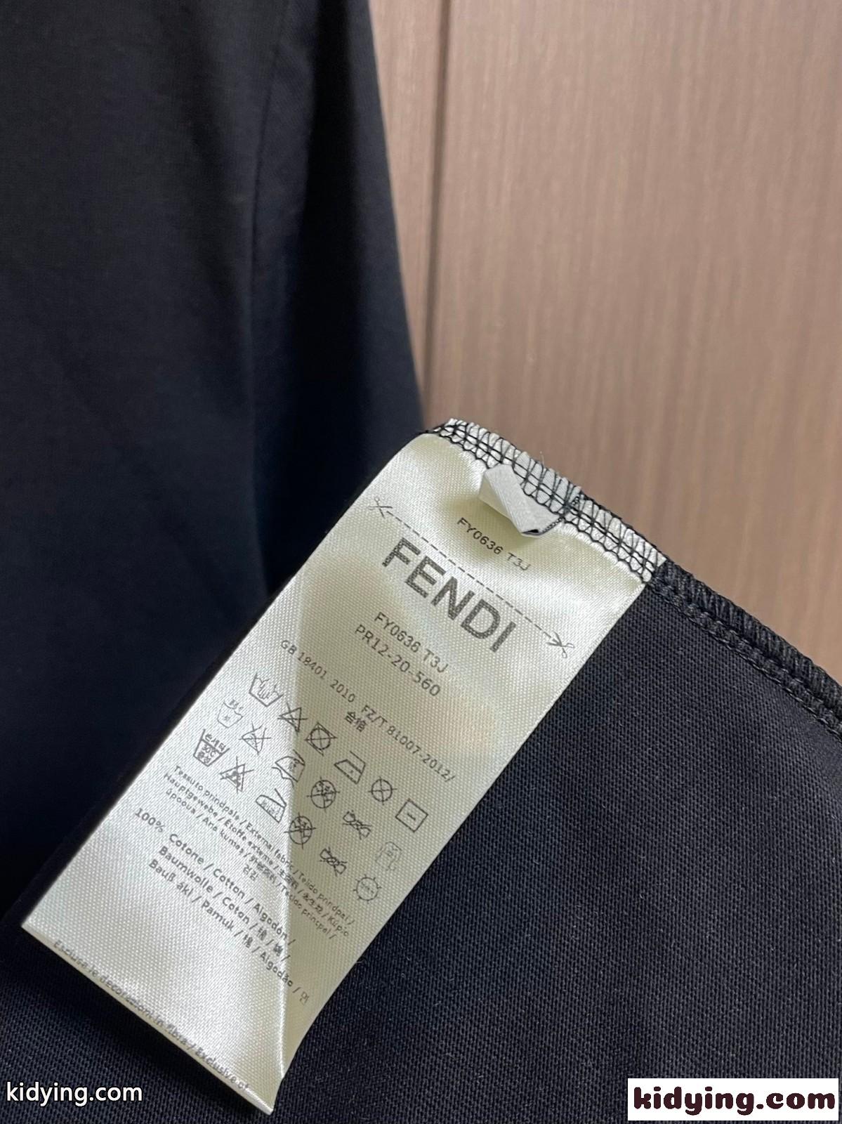 フェンディ 半袖Tシャツ コピー シンプル 合わせやすい クルーネック ブラック-4