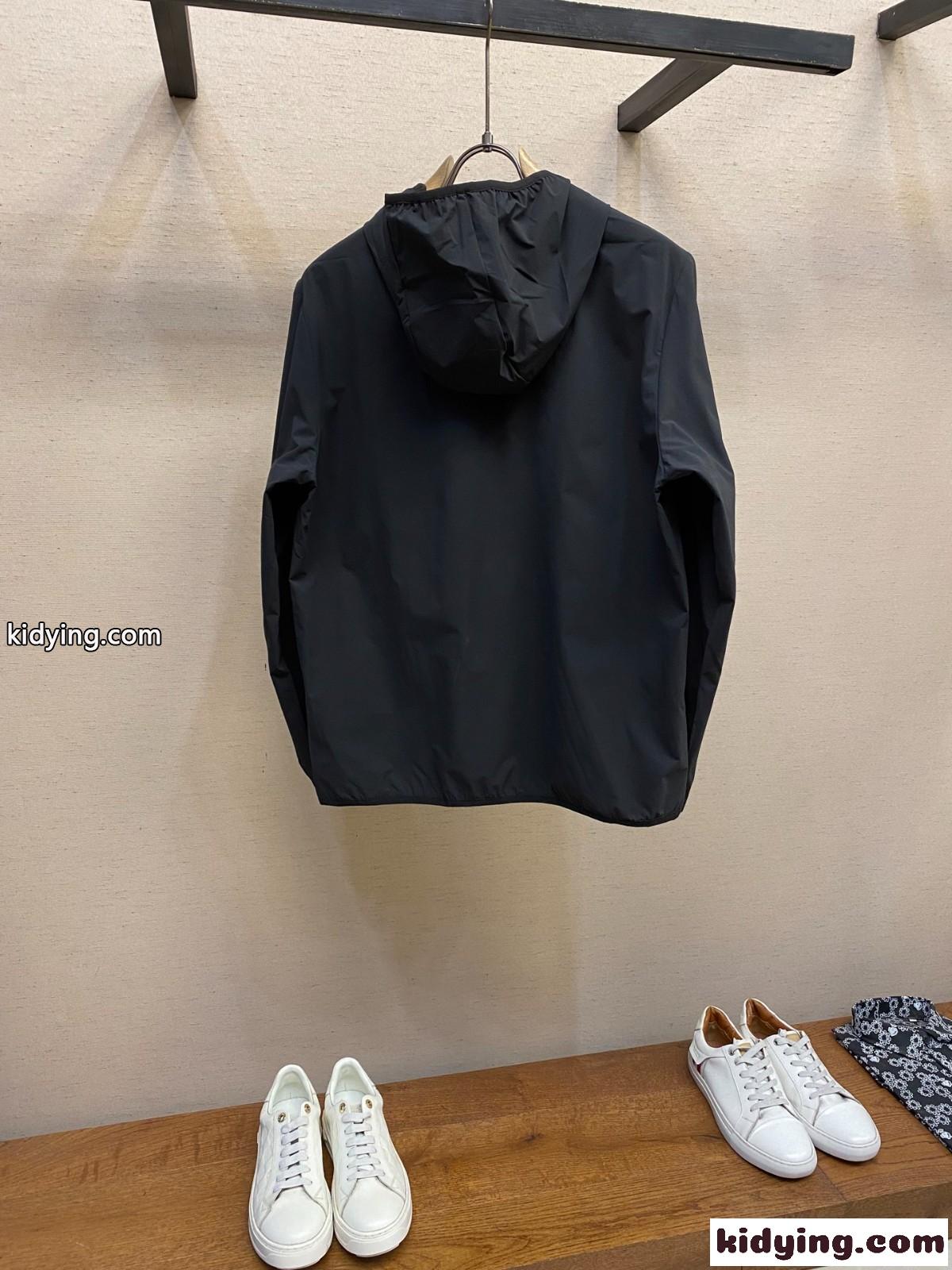 シンプル 軽量 UVカット フーデッドブルゾン モンクレール ジャケット スーパーコピー ブラック-0