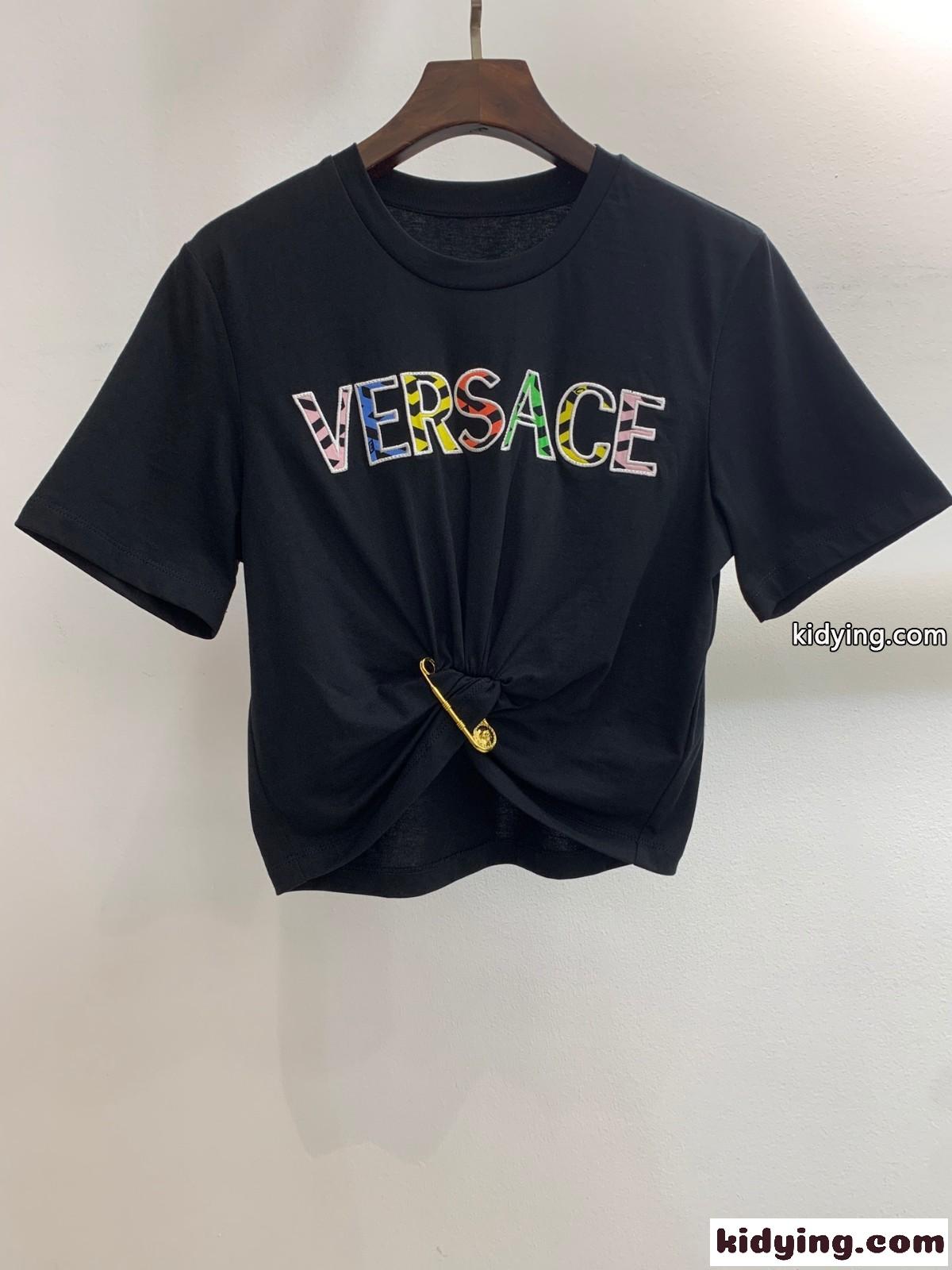 人気 春夏 新作 レディース クロップド ヴェルサーチェ 半袖Tシャツ コピー ロゴ 刺繍 おしゃれ-3