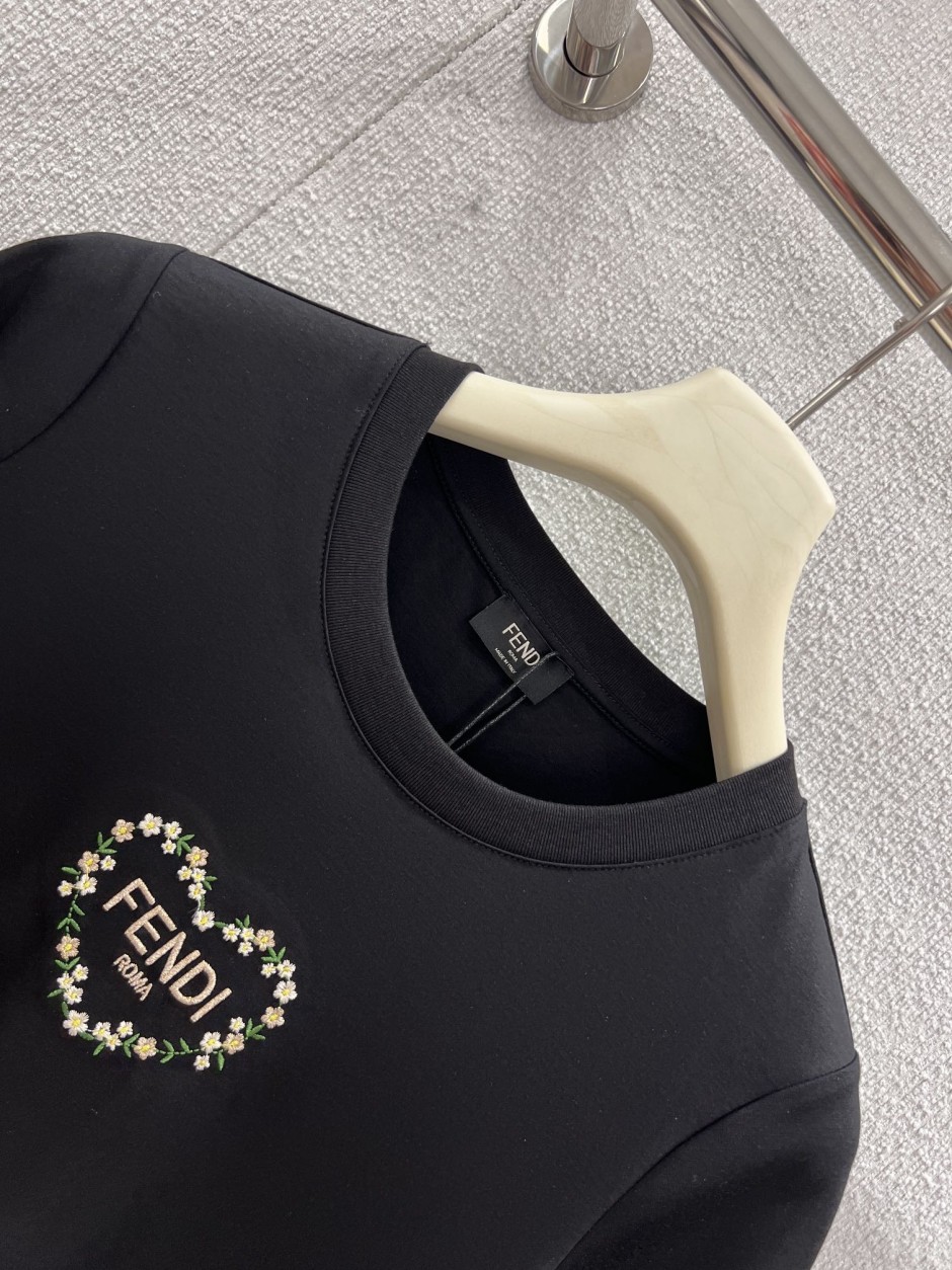 フェンディ Tシャツ 偽物 シンプル 合わせやすい コットン 半袖Tシャツ ブラック-2
