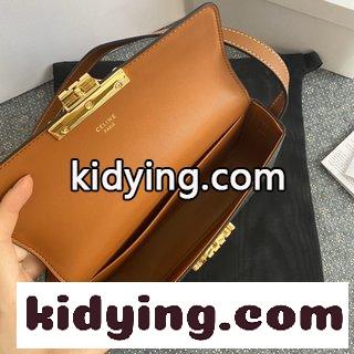 セリーヌ凱旋門の脇の下にバッグを入れ PVCの皮むきを採用し 古典的な古い花 セリーヌ バッグ 手入れ コピー-0