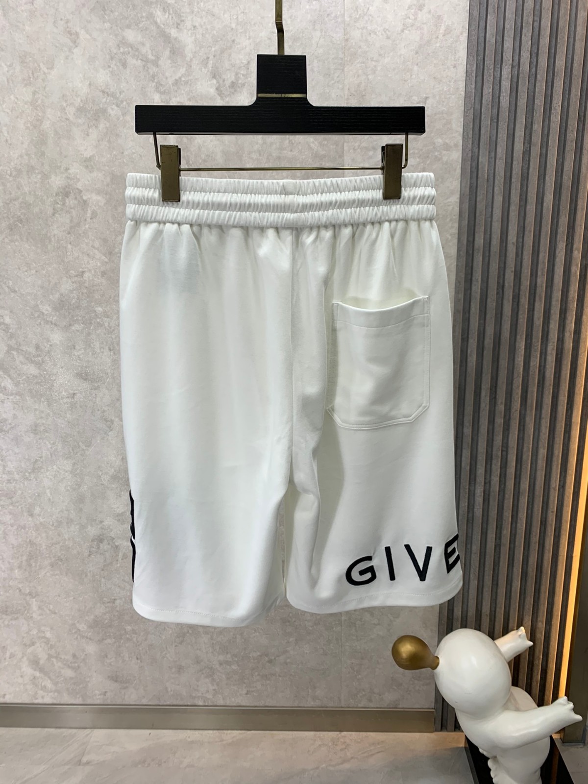 カジュアル 定番 ロゴ ジバンシィ パンツ コピー ショートパンツ ホワイト-2