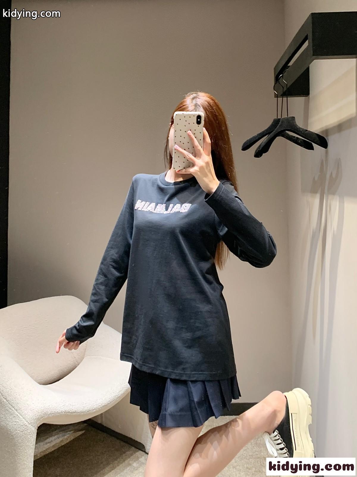 シンプル ロゴ入り 長袖Tシャツ バルマン Tシャツ コピー ブラック-5