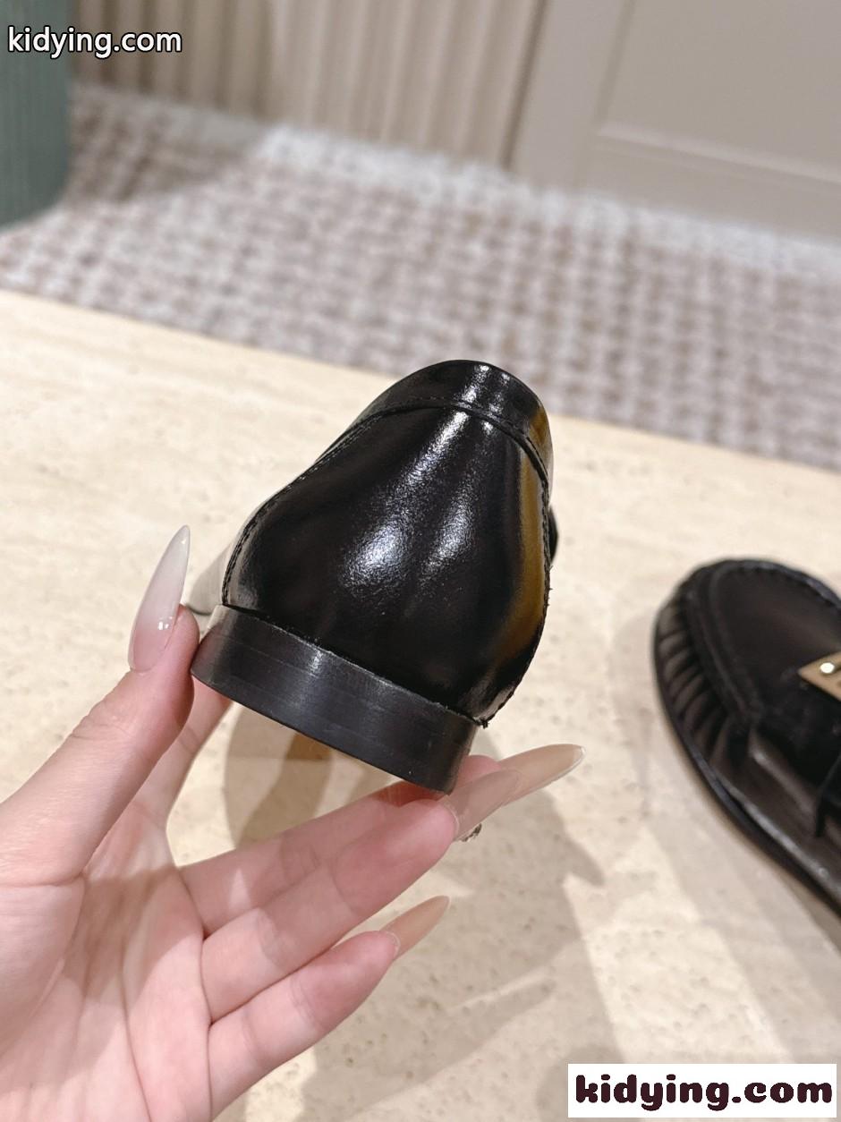 人気 バゲット レザー ローファー フェンディ モカシン コピー ブラック-3