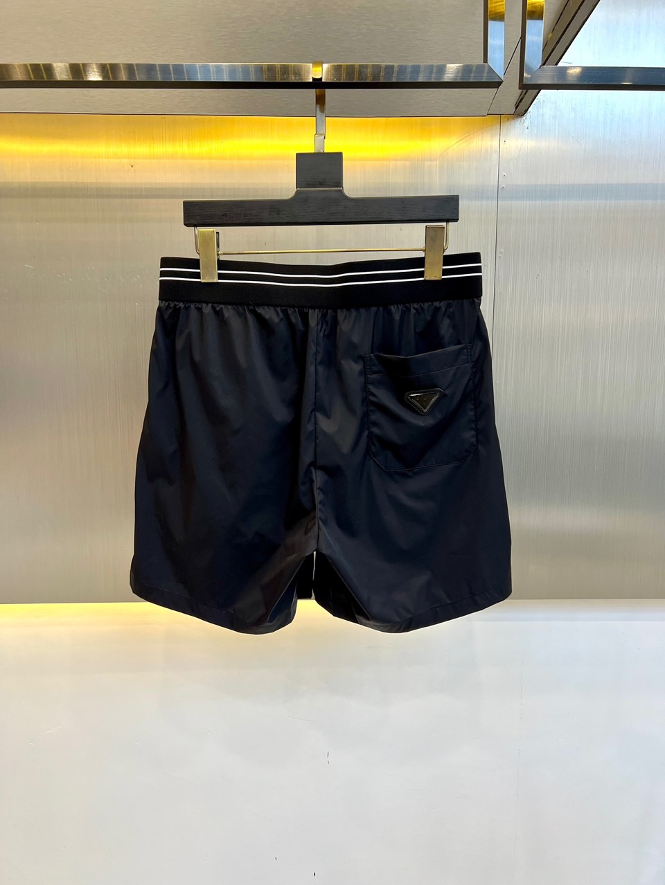 シンプル カジュアル メンズ ショーツ プラダ パンツ コピー ショートパンツ ブラック-0