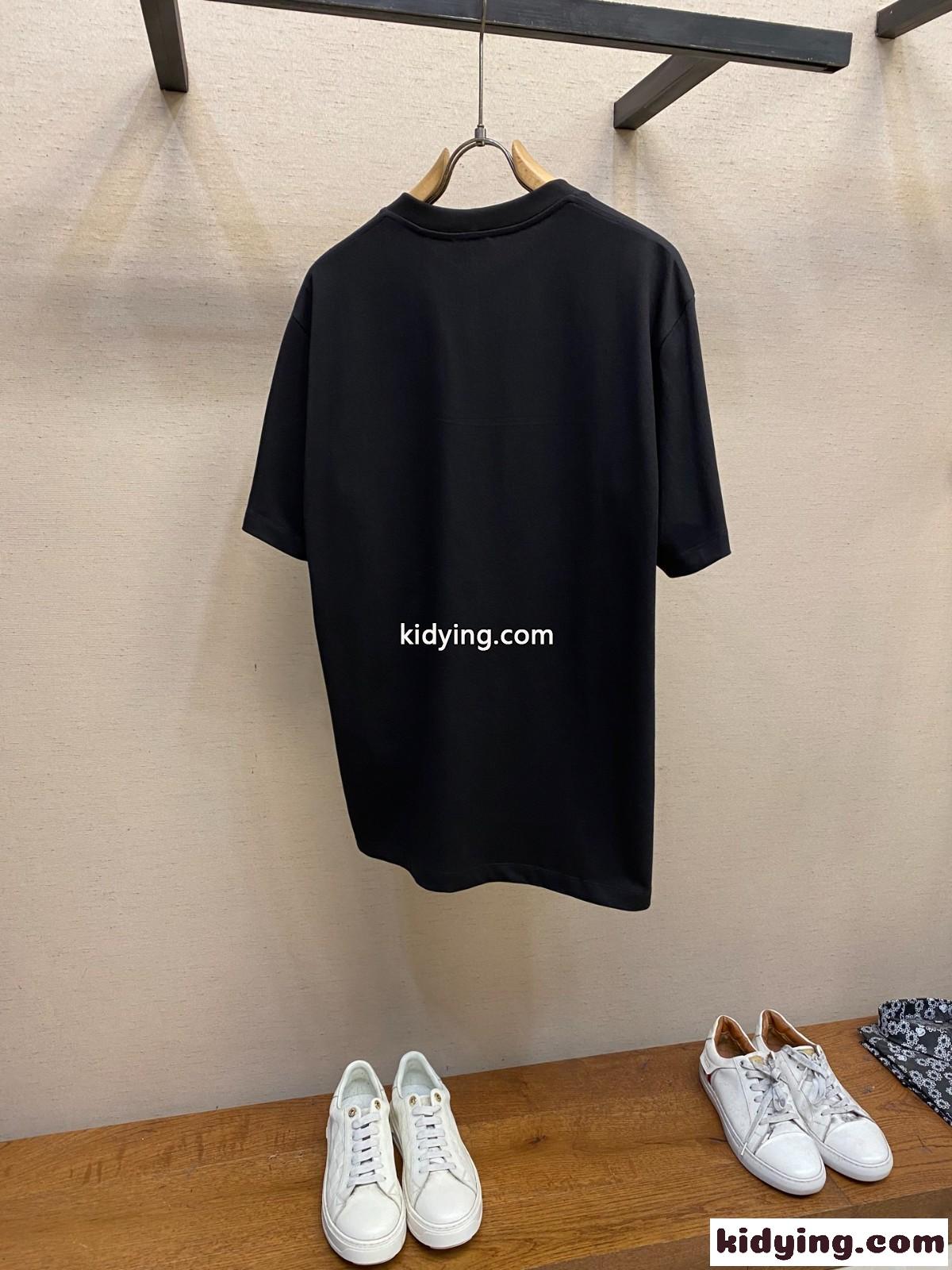 シンプル ロゴ入り 半袖Tシャツ セリーヌ Tシャツ コピー コットン ブラック-1