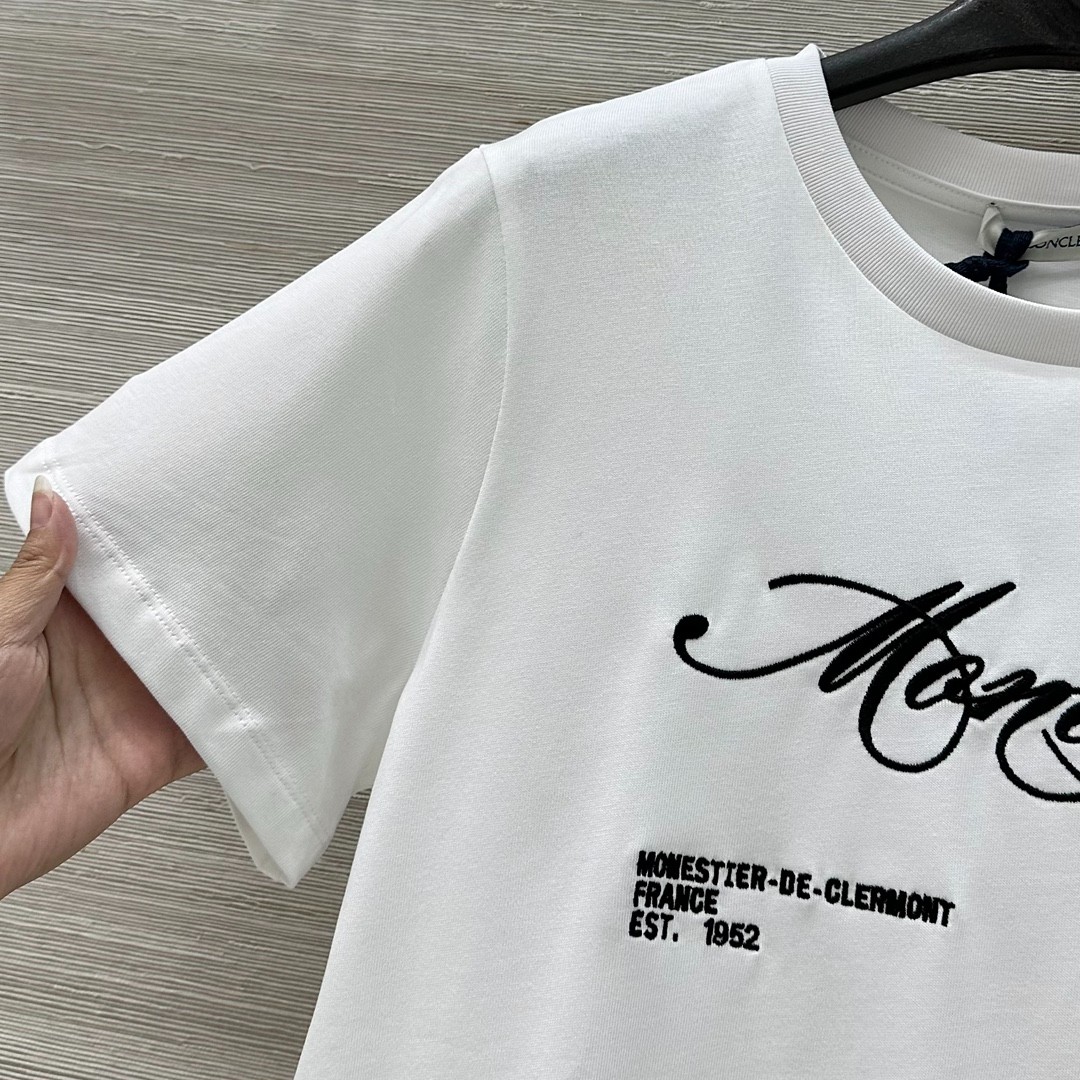 モンクレール Tシャツ 偽物 カジュアル 刺繍入り 半袖Tシャツ クルーネック ホワイト-2