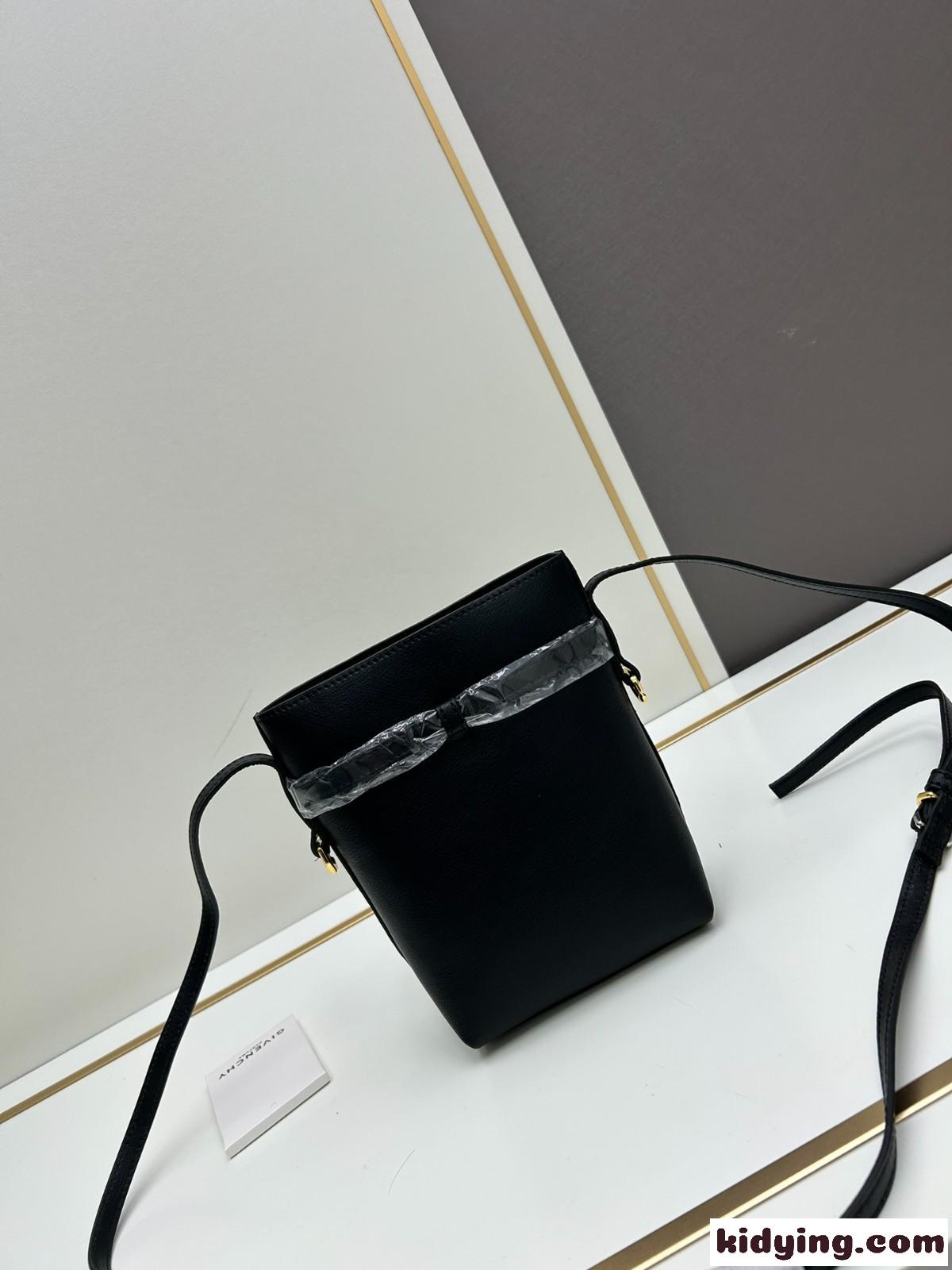 人気 ヴォワイユー スマートフォンホルダー ジバンシィ バッグ コピー ブラック-2