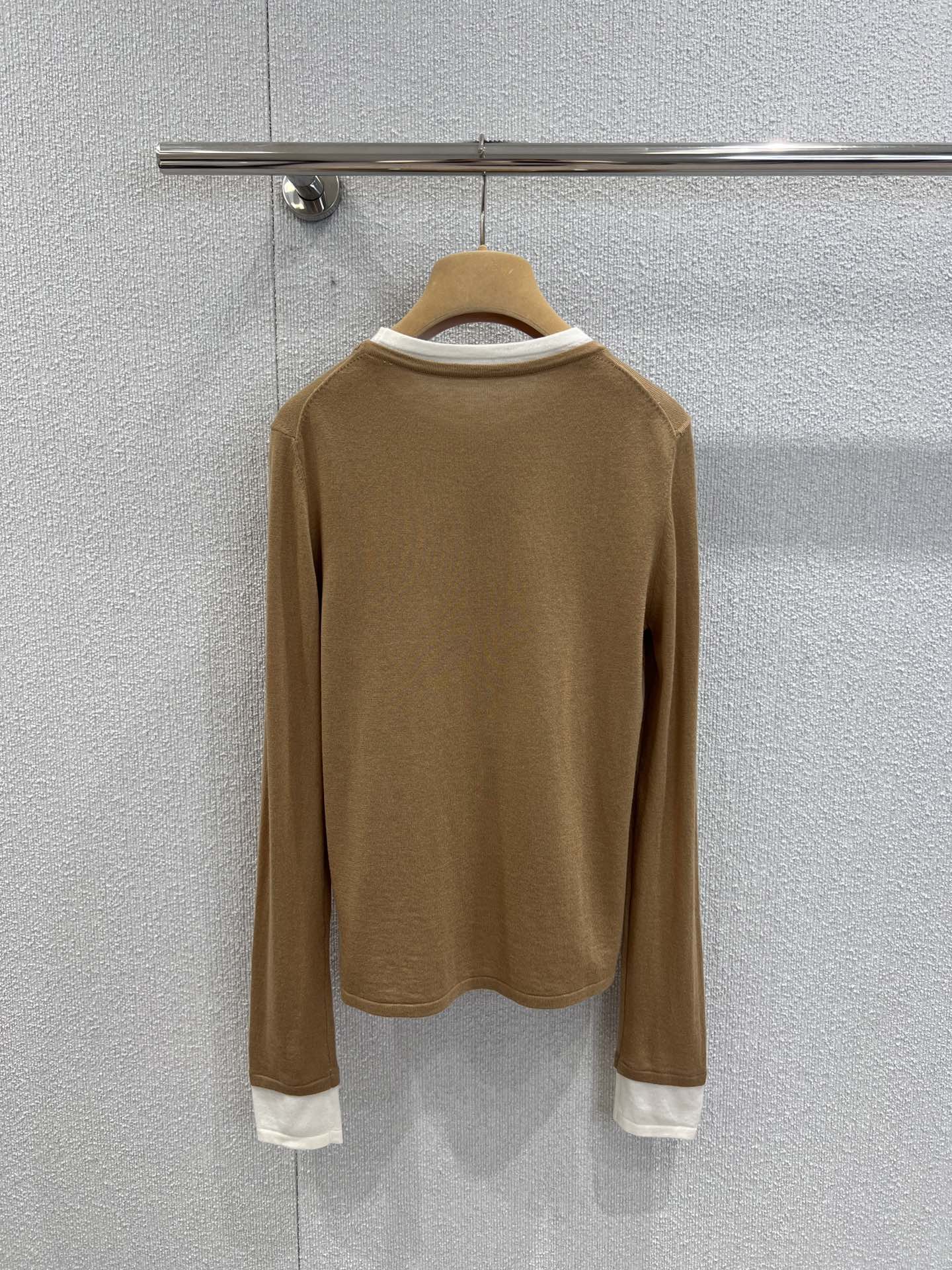 カジュアル 重ね着風 長袖Tシャツ ミュウミュウ Tシャツ コピー キャメル-0