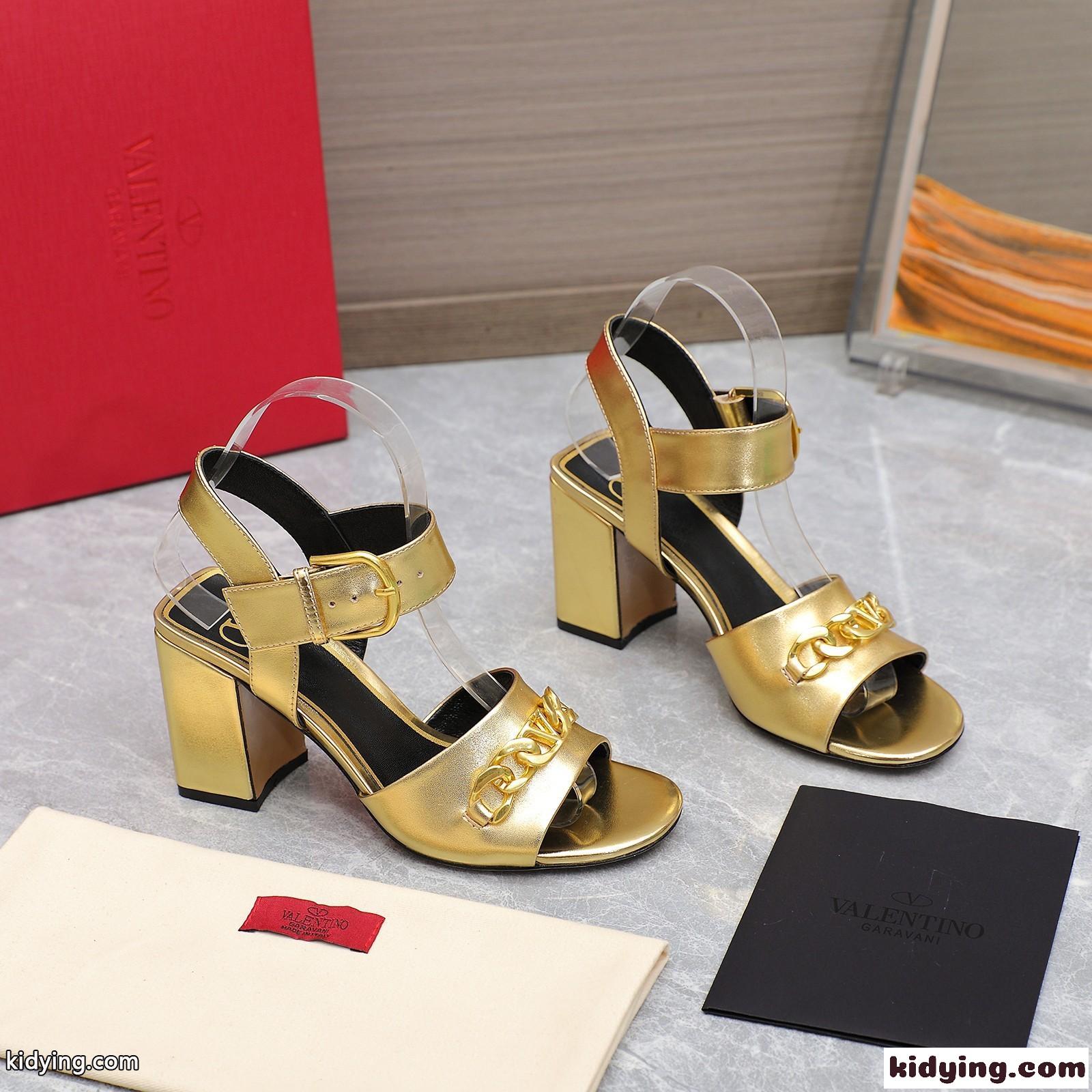 シンプル Vロゴ チェーン ストラップサンダル 8cm ヴァレンティノ サンダル コピー ゴールド-1