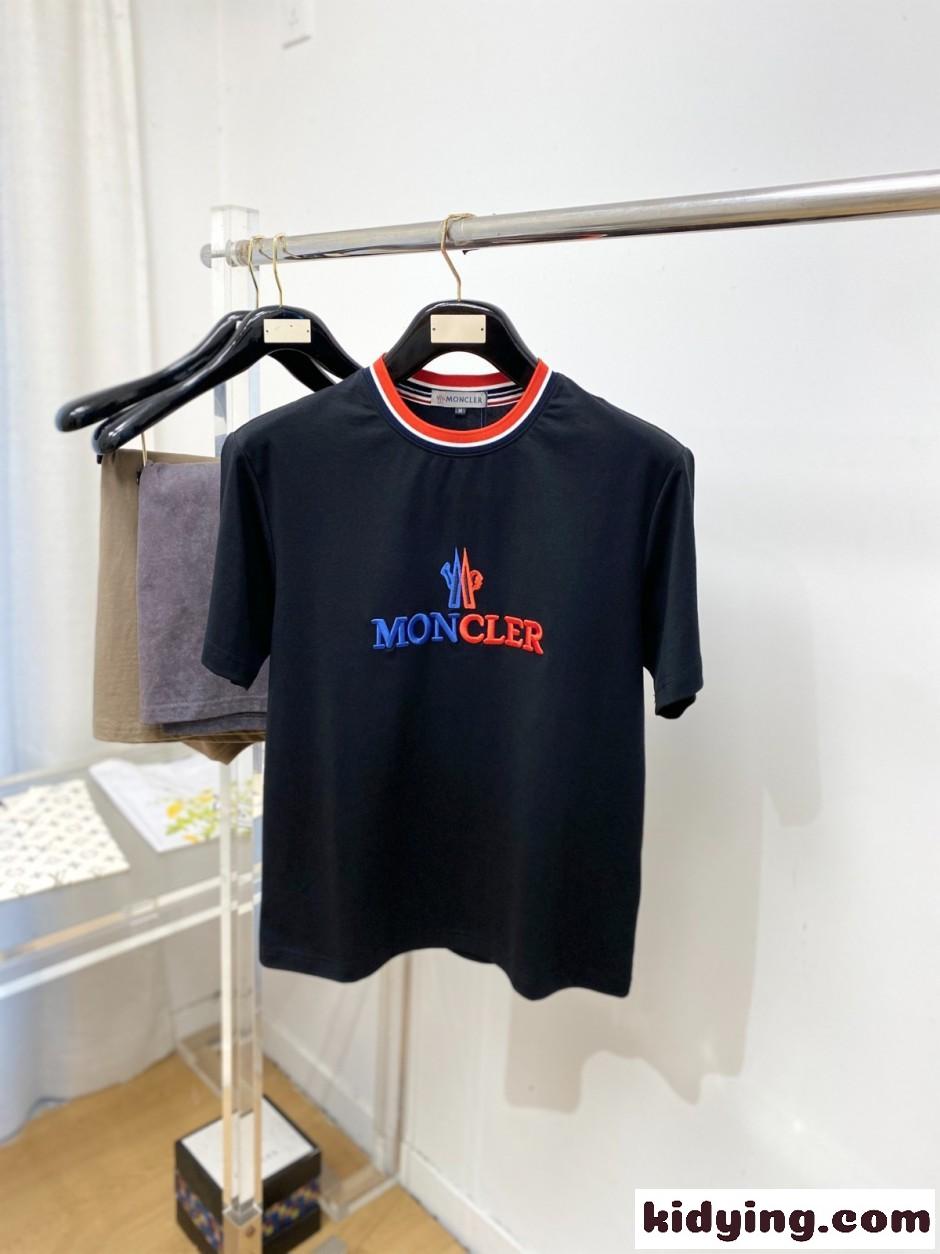 スタイリッシュ カジュアル 半袖Tシャツ モンクレール Tシャツ 偽物 ブラック-0