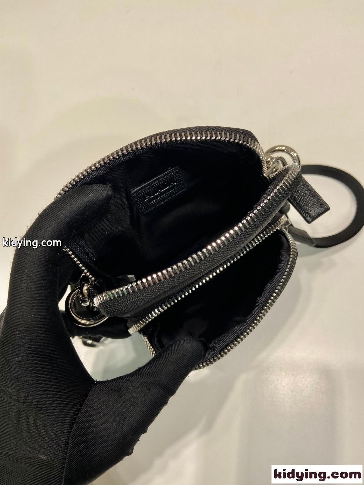 2ZT024 Re-Nylon スマートフォンケース プラダ バッグ コピー ブラック-4