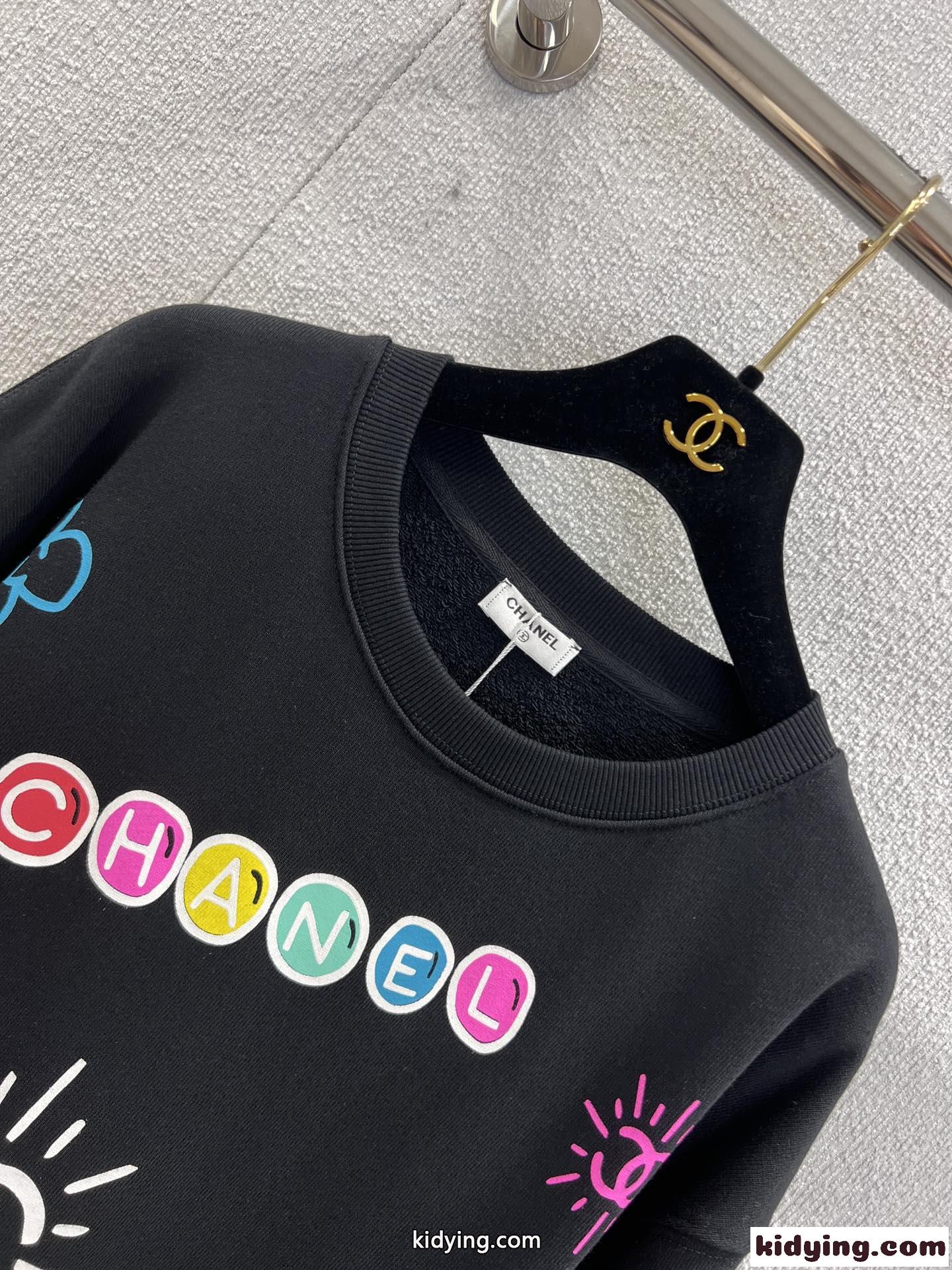遊び心満載～プリント スウェットシャツ シャネル Tシャツ コピー コットン ブラック-1