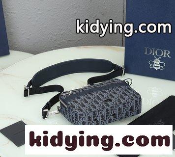 Diorディオール男性OBLIQUE柄バッグ 斜めがけバッグを手に持って 実物で撮影して 図は商品と一致している クリスチャンディオール 鞄 コピー-0