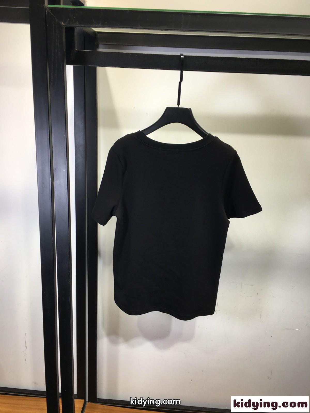 高級感 ロゴ 刺繍 ユニセックス ヴェルサーチェ 半袖Tシャツ コピー クルーネック 春夏 トップス 定番 カジュアル-2