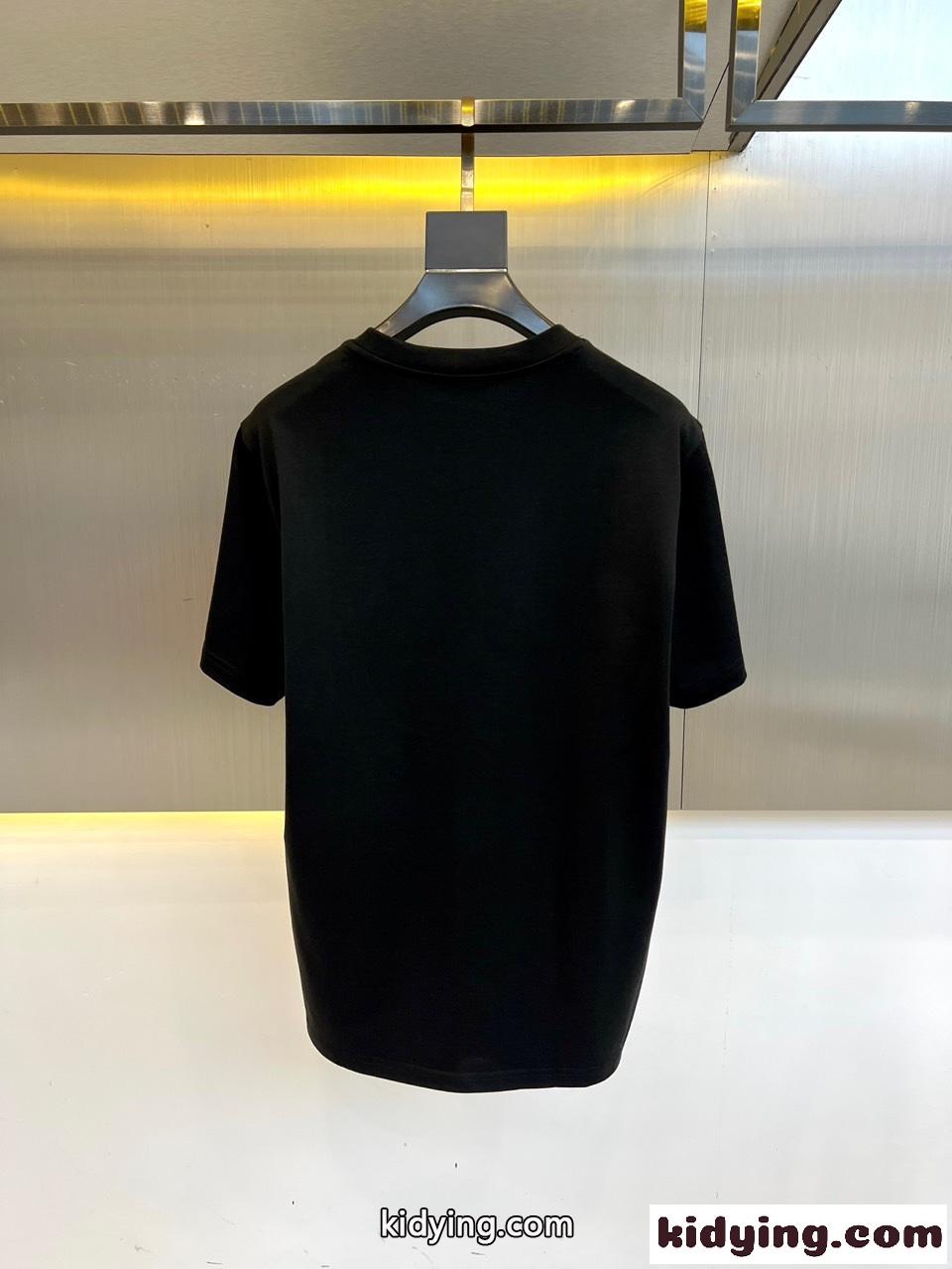 シンプル ロゴ刺繍 クルーネック 半袖Tシャツ フェンディ Tシャツ 偽物 ブラック-3