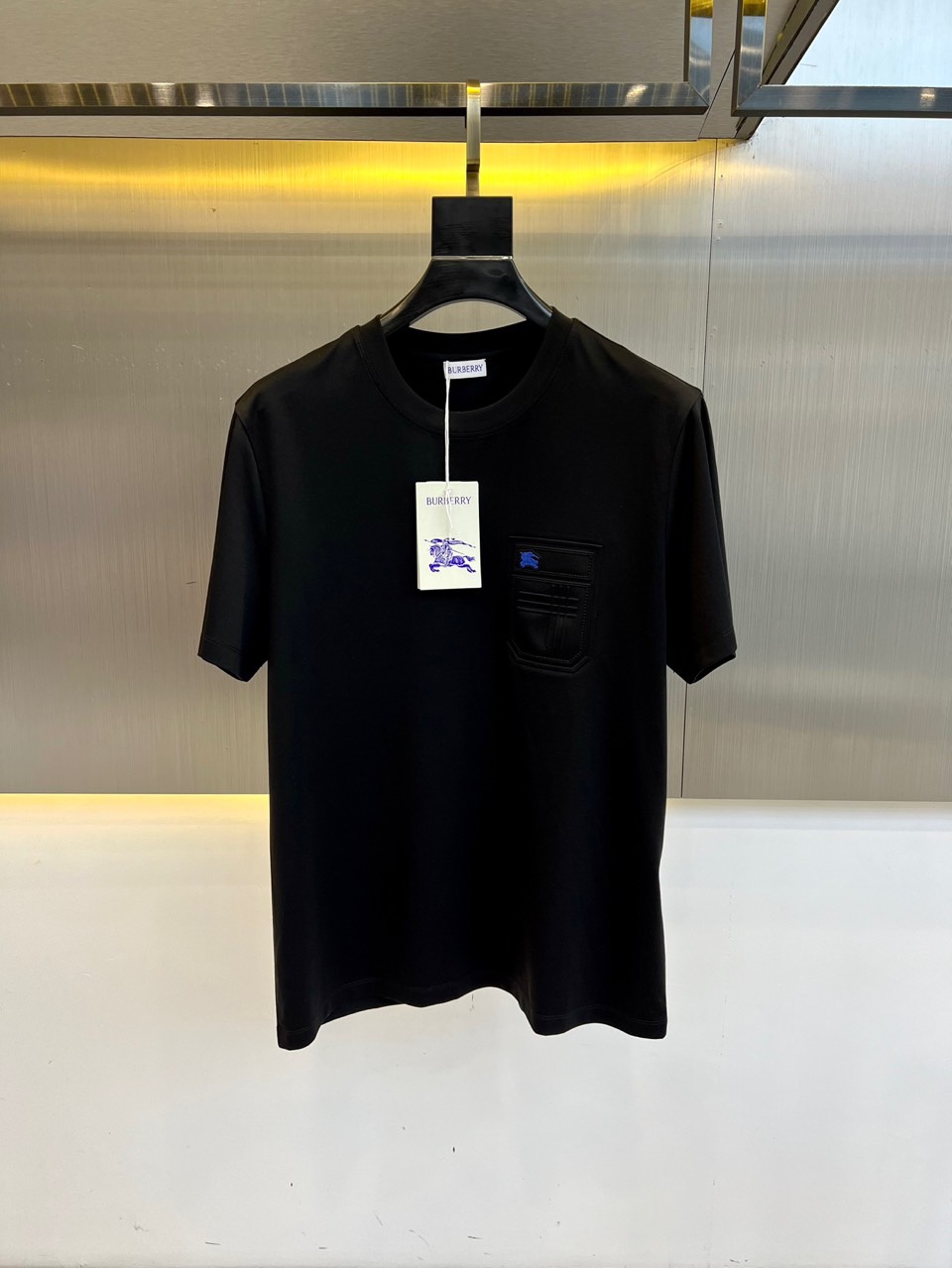 シンプル 上品 クルーネック 半袖Tシャツ バーバリー Tシャツ 偽物 ブラック-0
