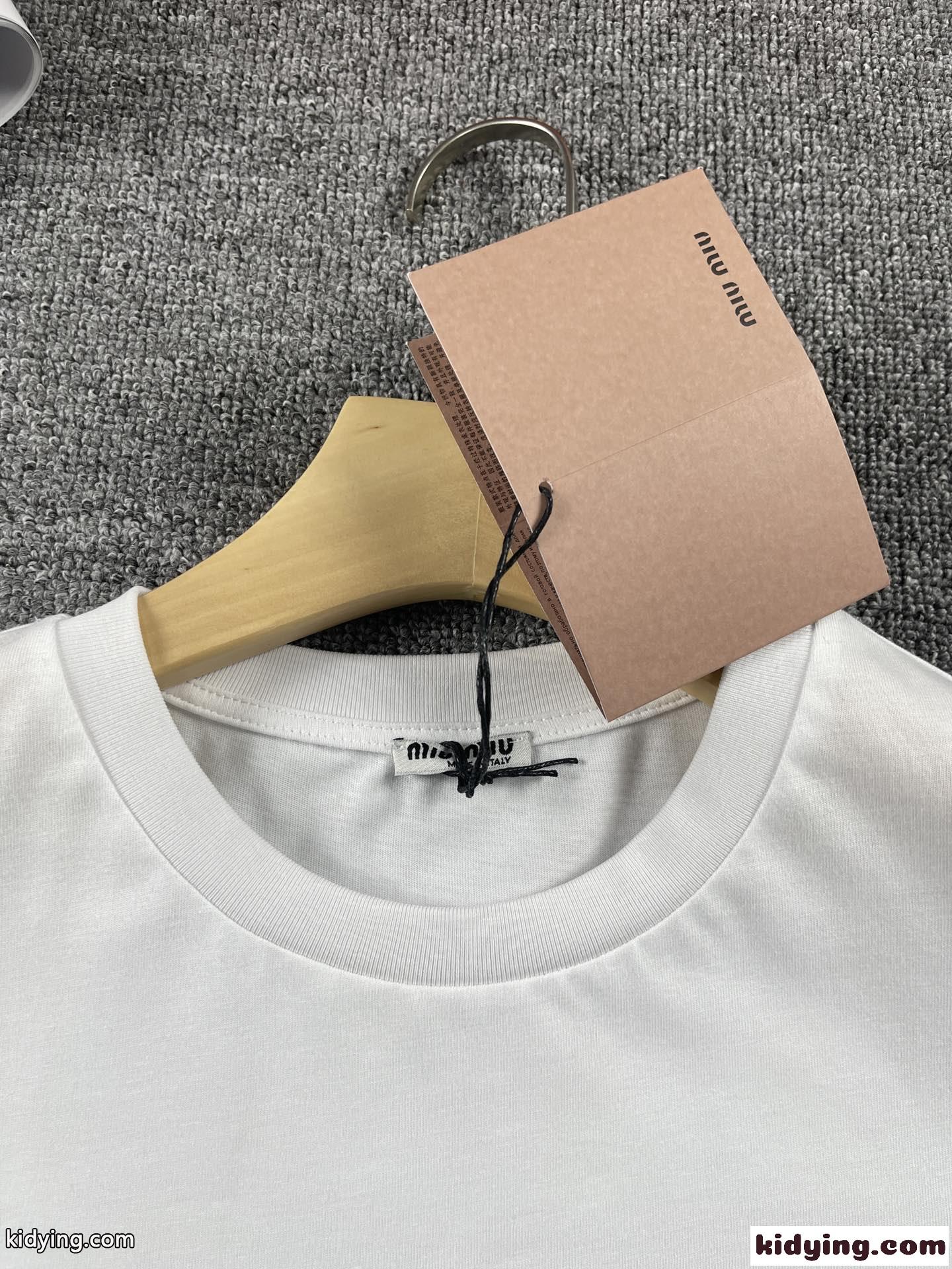 ベーシック おしゃれ プリント 着心地いい ミュウミュウ 半袖tシャツ コピー クルーネック 春夏 定番 ホワイト ブラック-4