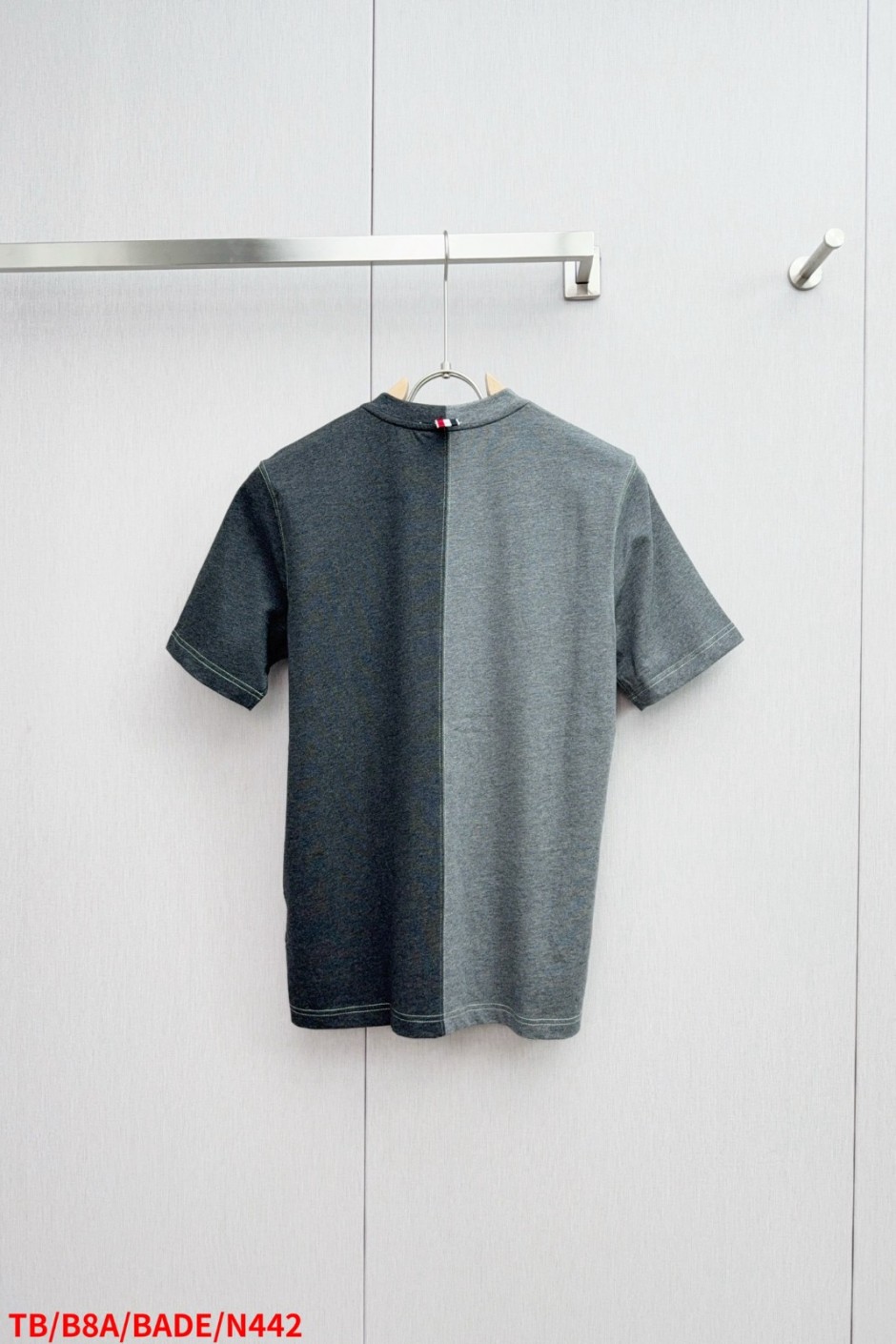 目を引く 配色 切り替え 半袖Tシャツ トムブラウン Tシャツ コピー クルーネック-1