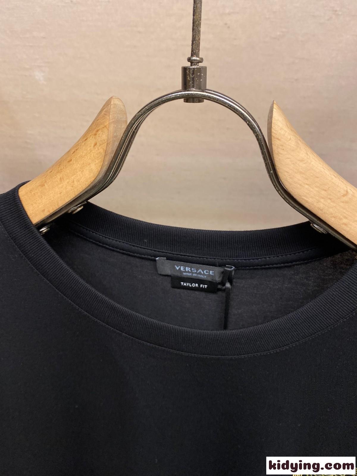 ベーシック カジュアル ヴェルサーチェ Tシャツ スーパーコピー 半袖Tシャツ ブラック-0