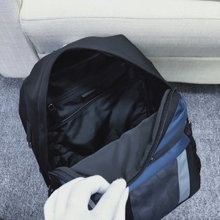 パラシュート実用型両肩バックパックという織物バックは現代的なデザインを採用します プラダ バッグ 最新 コピー-3