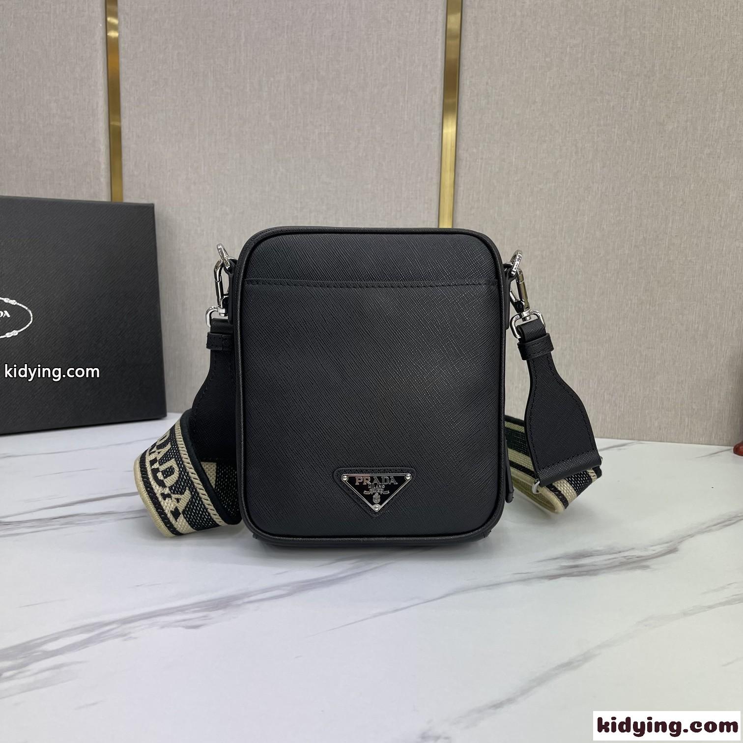 上品 ファッション メンズ ショルダーバッグ プラダ バッグ コピー ブラック-1