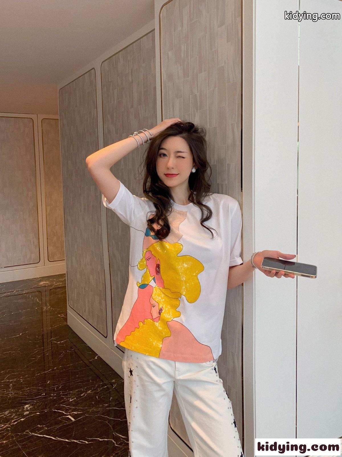 人気 新作 ゆったり 着心地いい おしゃれ フェンディ Tシャツ コピー レディース 春夏 定番 クルーネック トップス-2