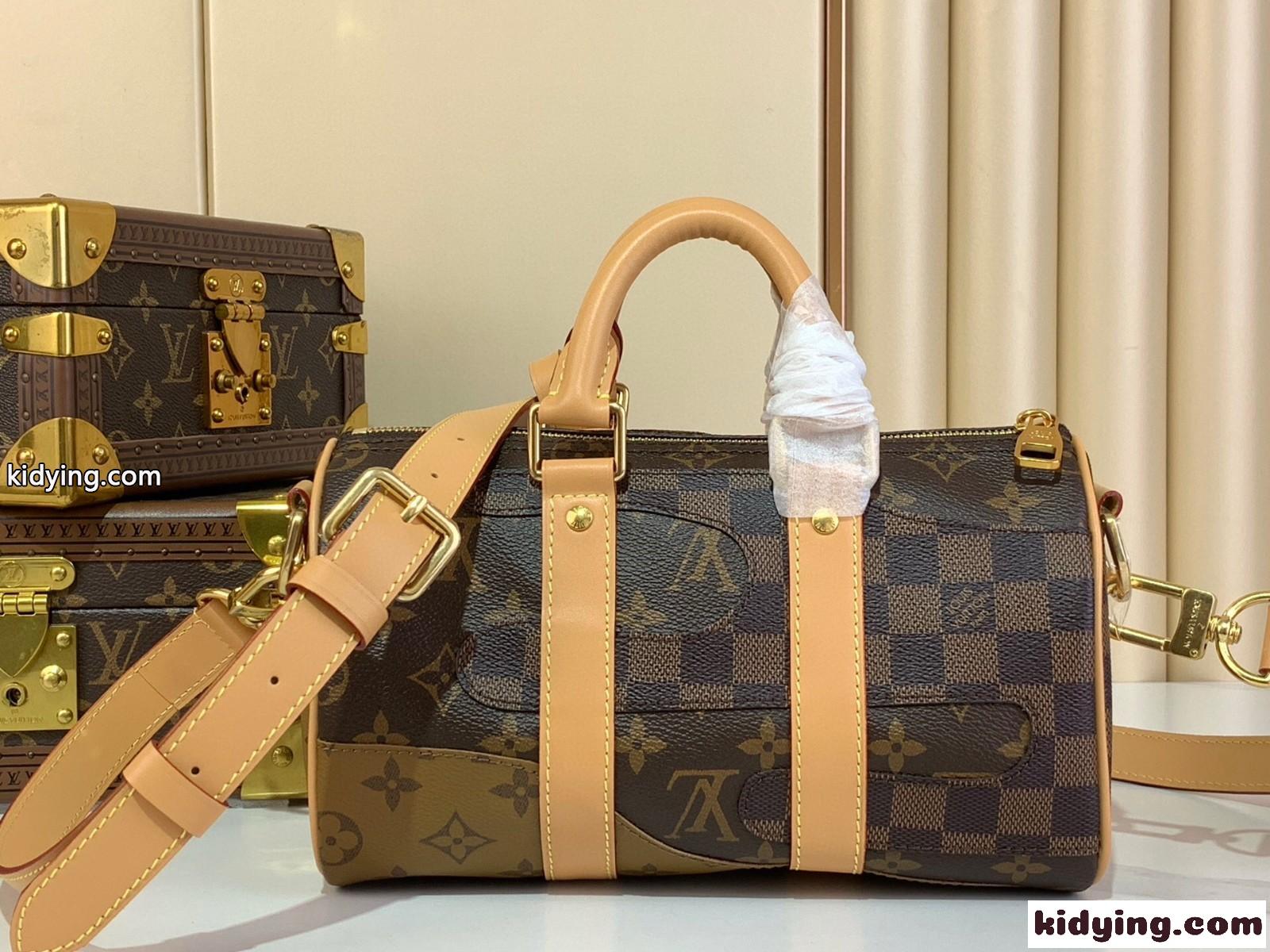 話題沸騰中!ルイ・ヴィトン キーポール 25 ショルダーバッグ スーパーコピー M15428-2