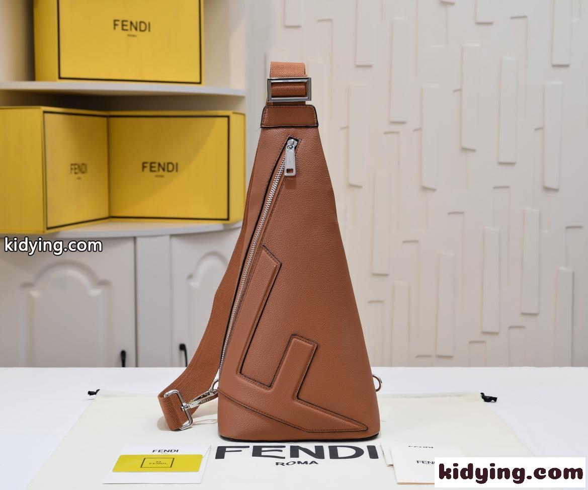FENDI ROMA レザー フェンディ コーノ スーパーコピー メンズバッグ ブラウン-1